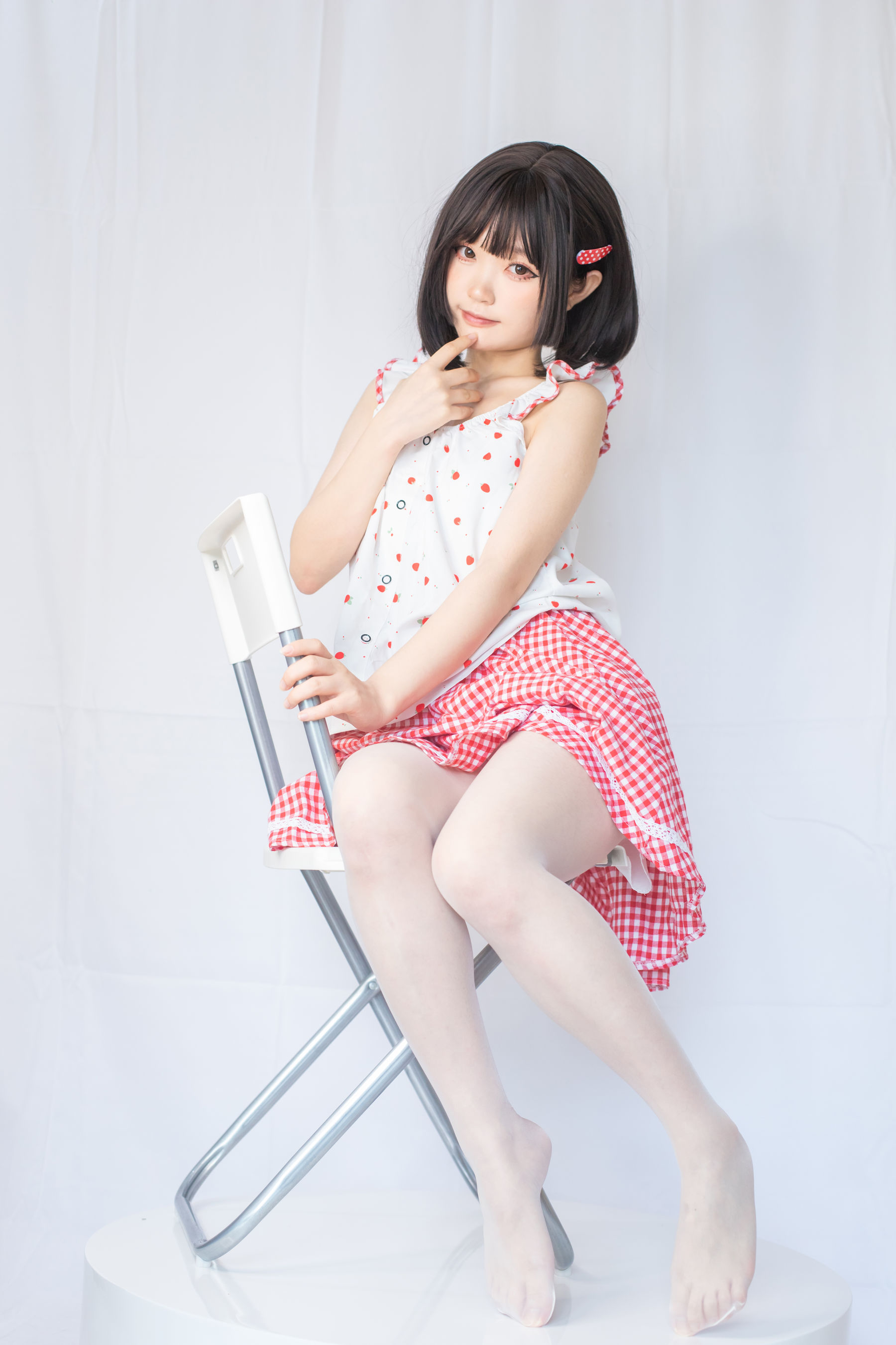 神沢永莉 – 粉色格子裙 [19P]