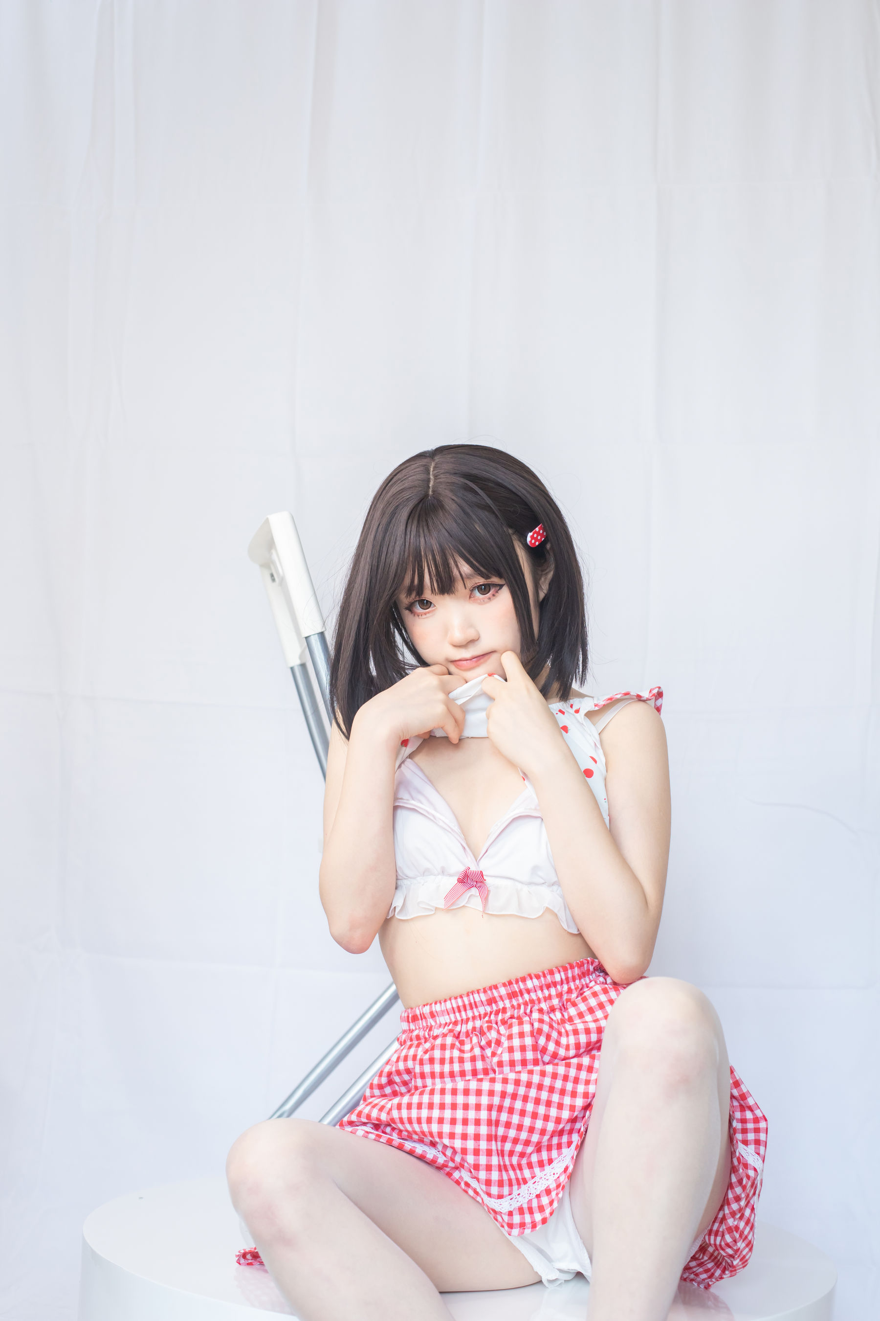 神沢永莉 – 粉色格子裙 [19P]