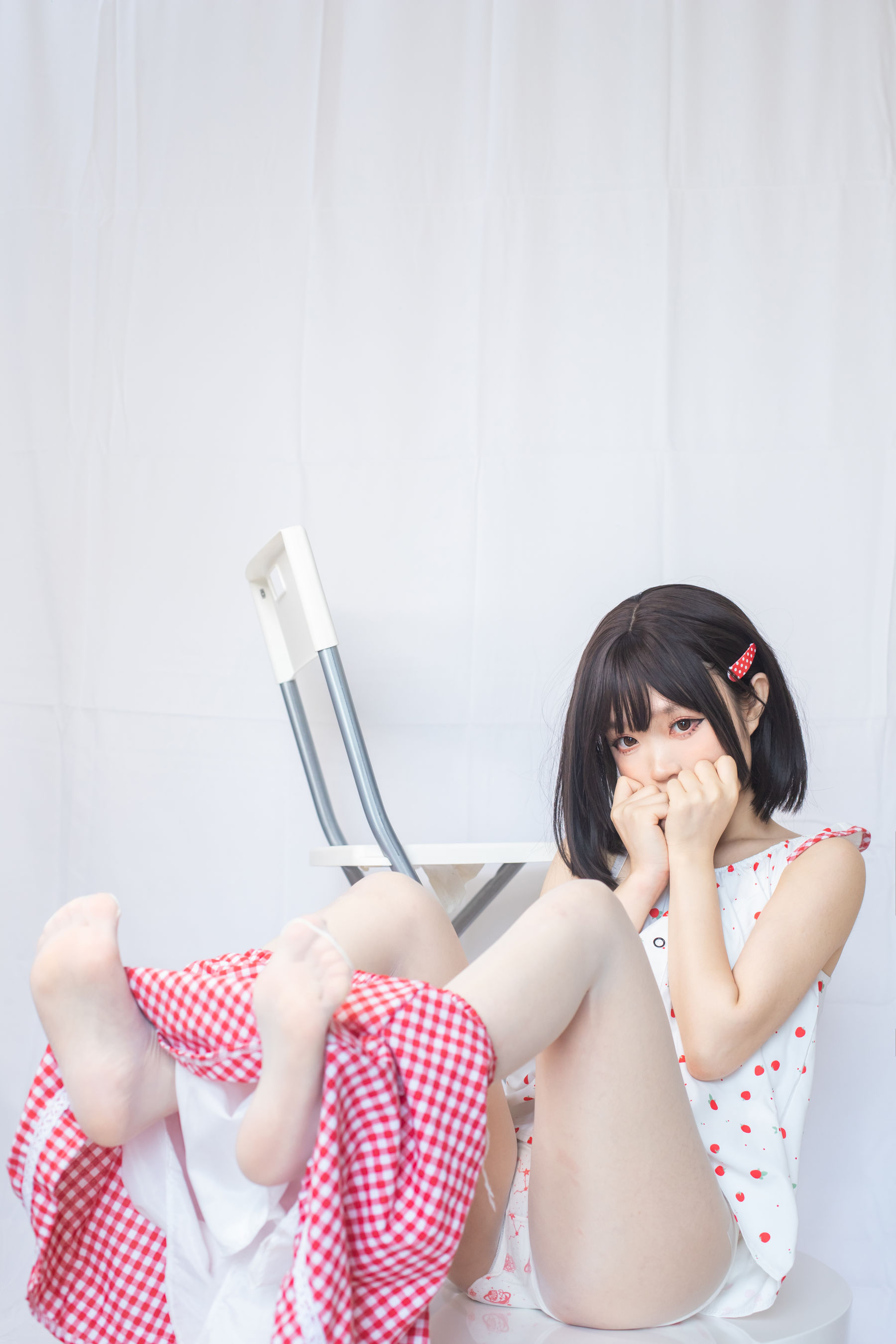 神沢永莉 – 粉色格子裙 [19P]