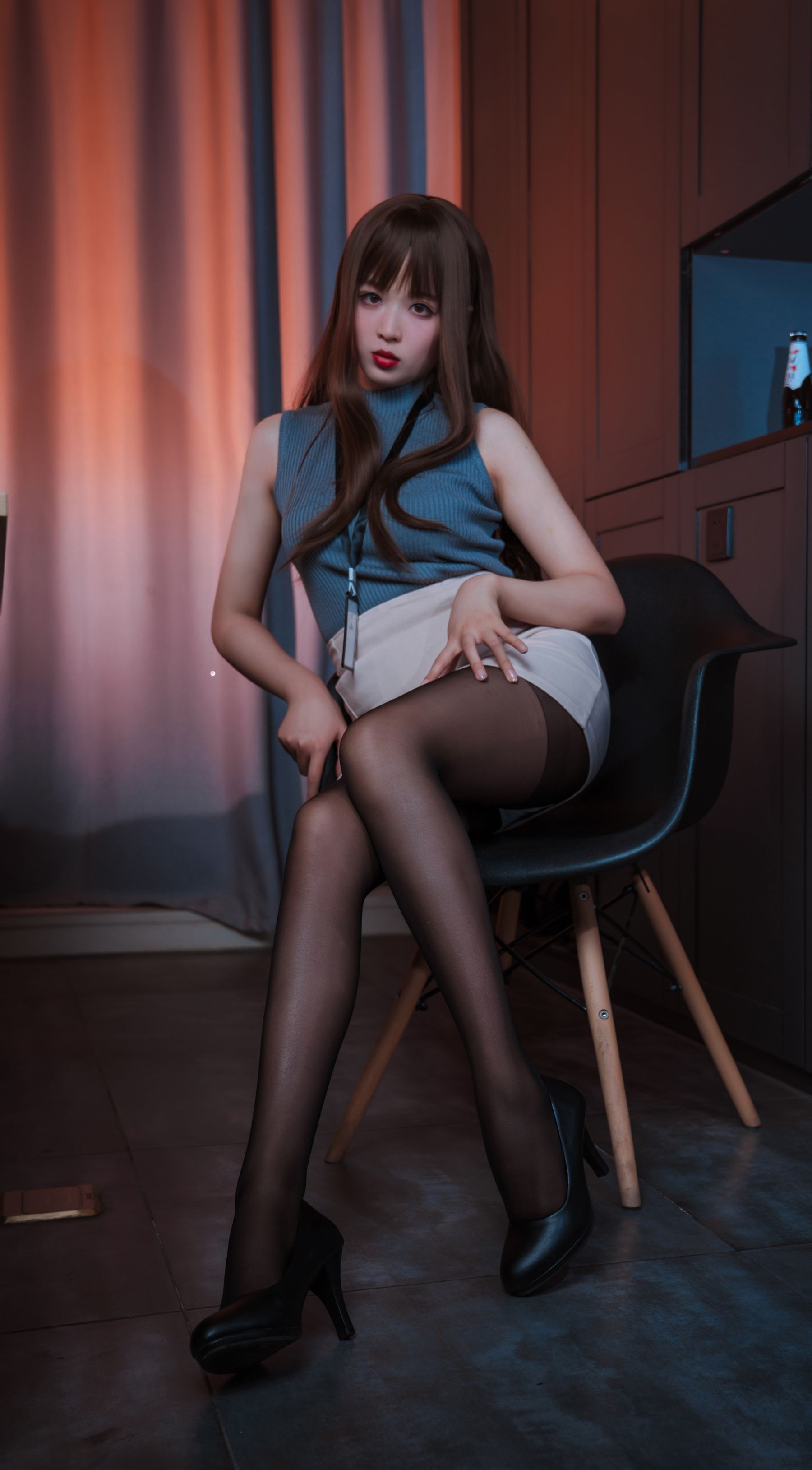 轩萧学姐 – 微醺喝醉了OL [57P]