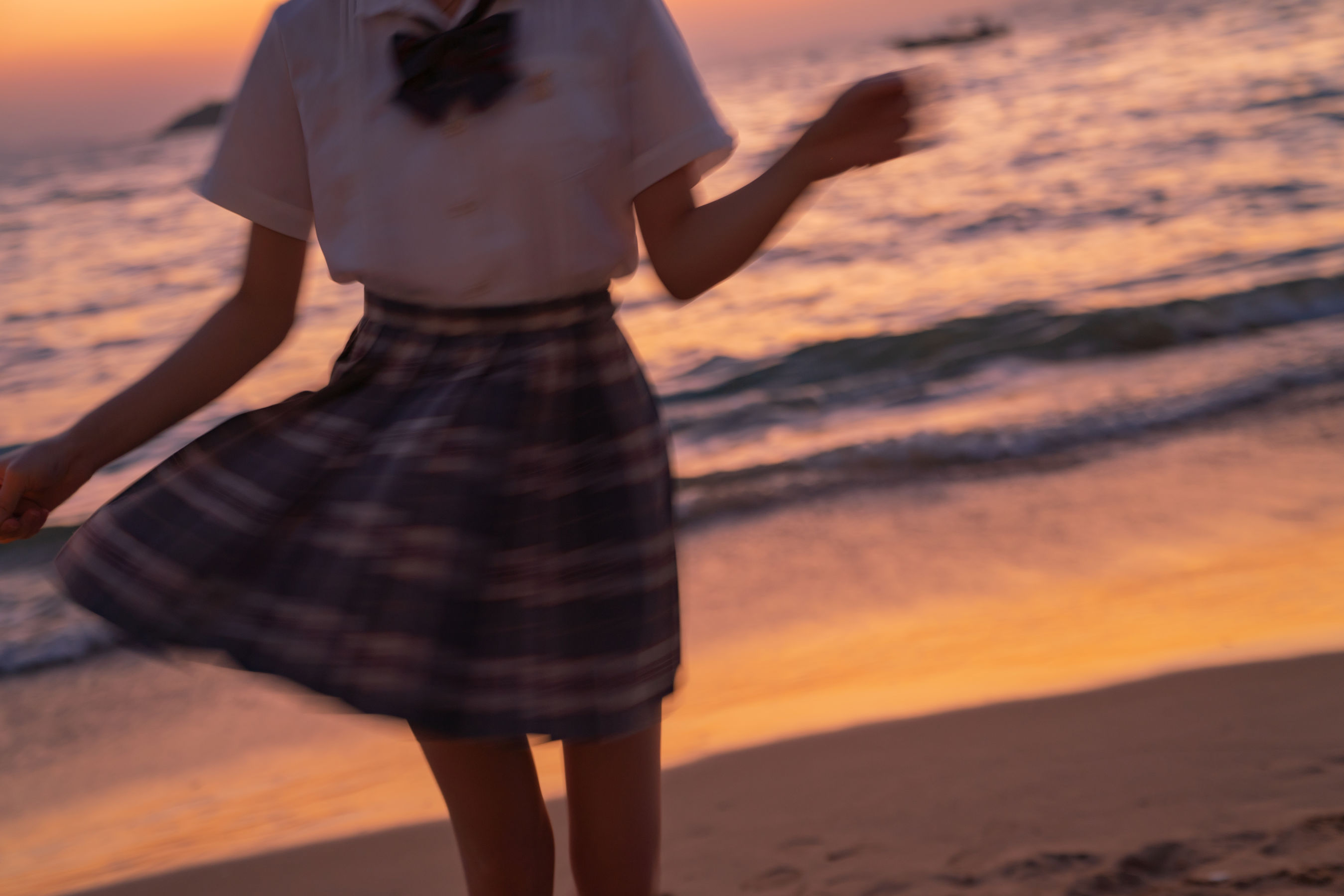 桜桃喵 – 逐海 [17P]