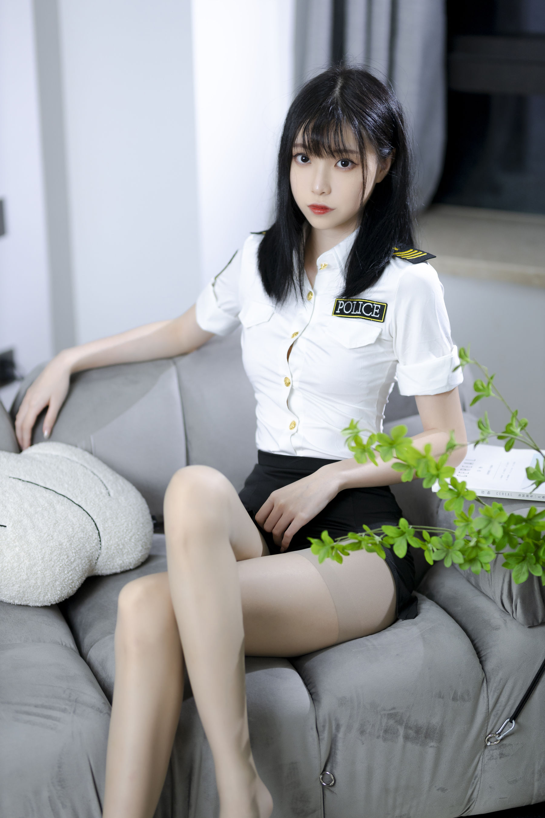 许岚(叁月life) – 灰丝制服 [40P]