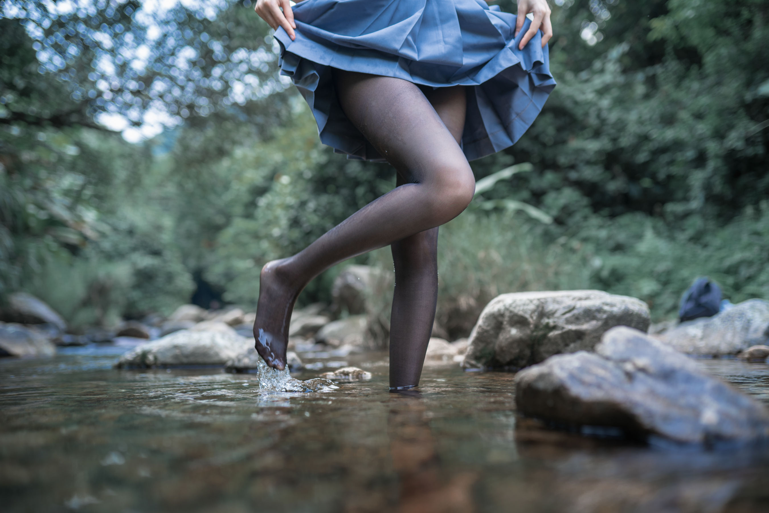 萌系小姐姐木绵绵OwO 水色溪边制服 [51P]