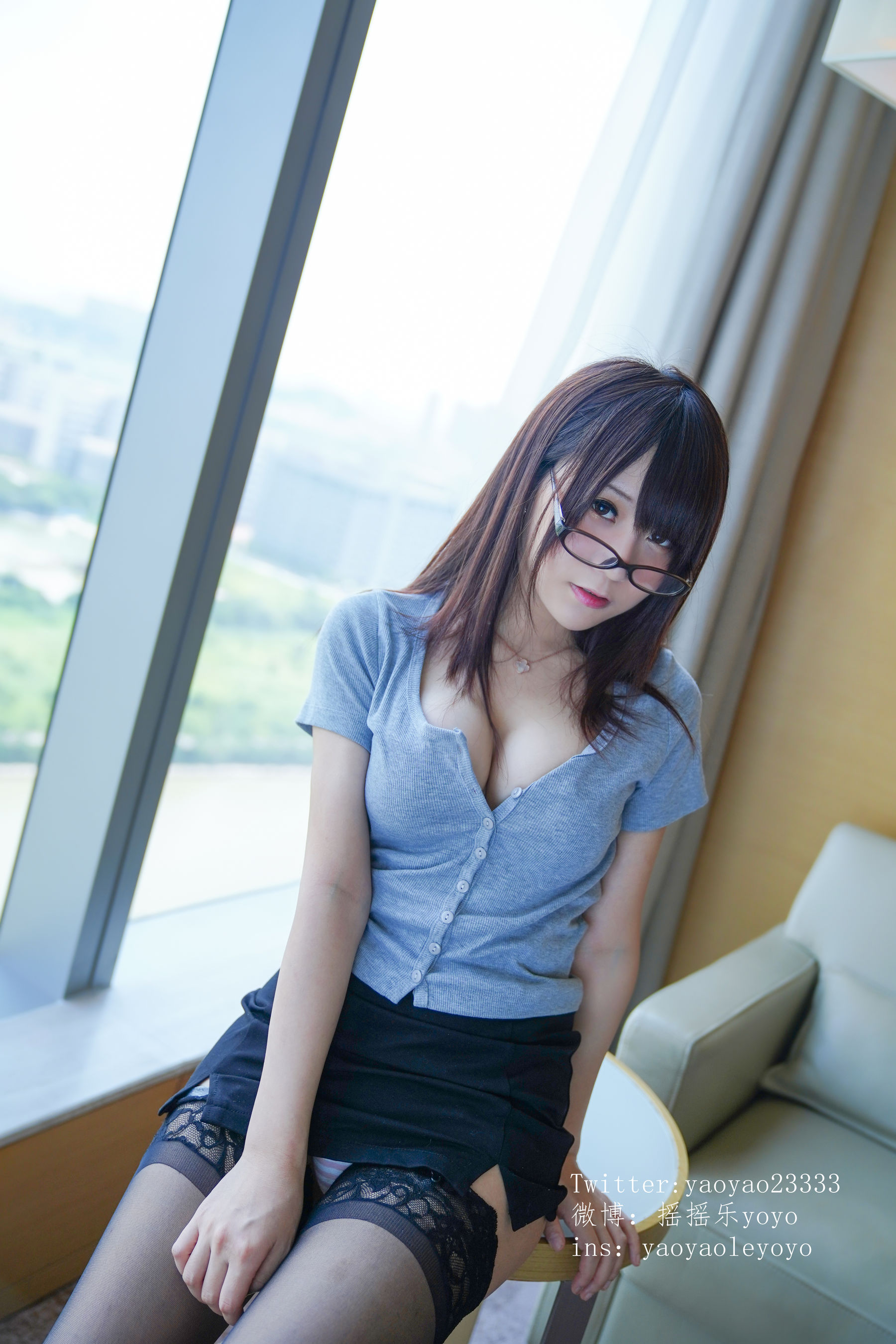 [萝莉COS] 摇摇乐yoyo – 制服御姐 [150P]