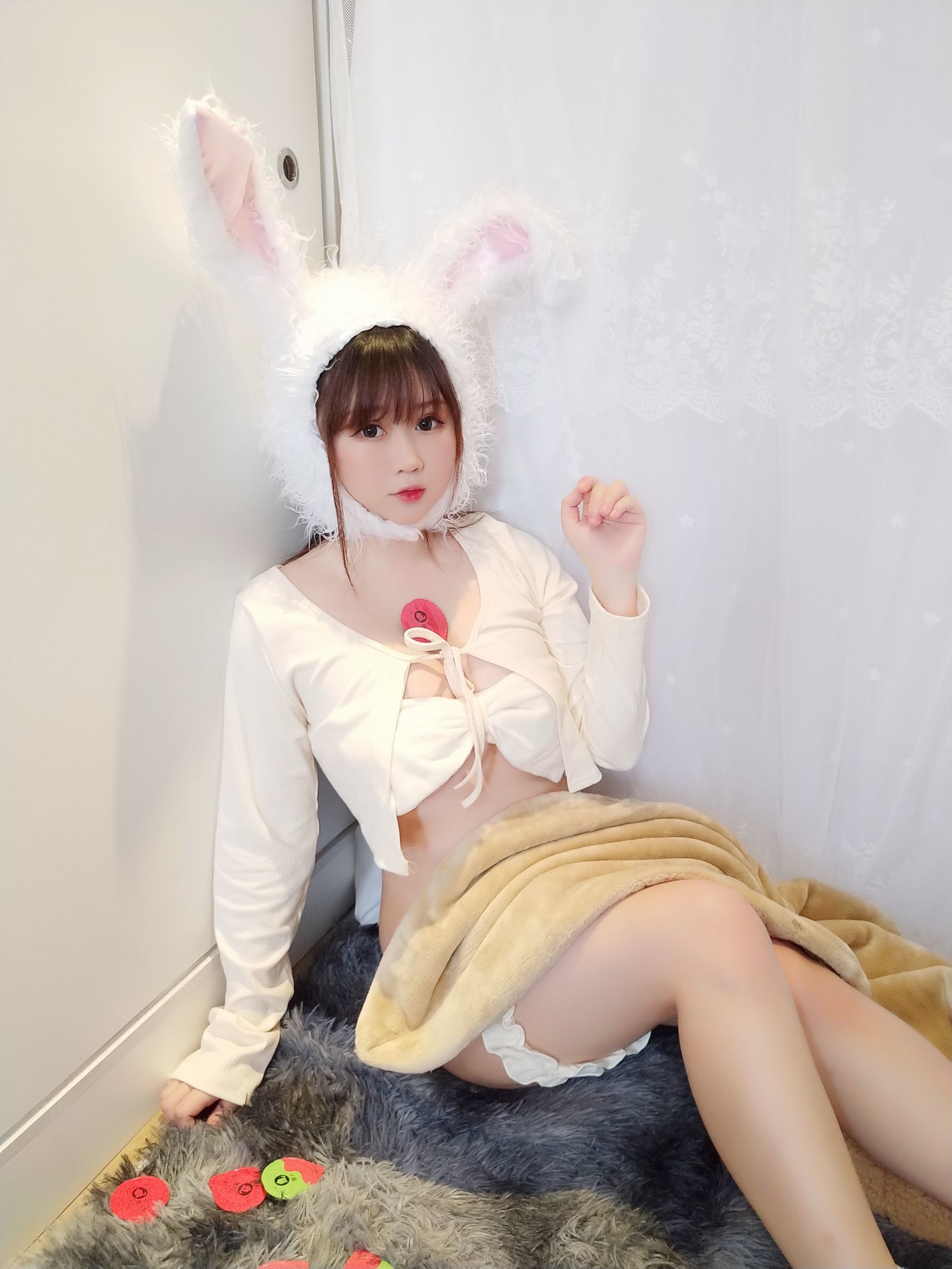 蜜桃少女是依酱呀 – 小白兔 [33P]