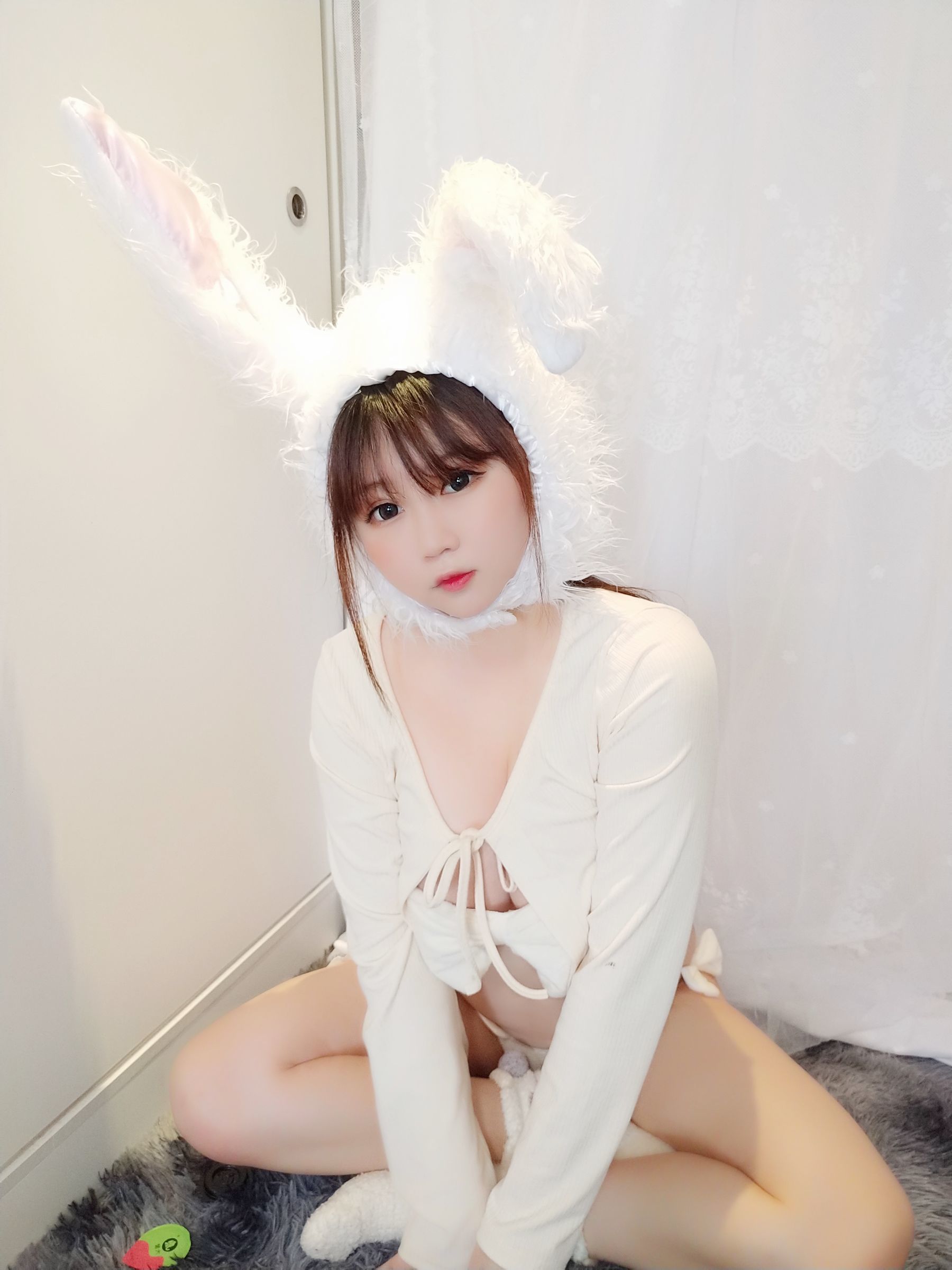 蜜桃少女是依酱呀 – 小白兔 [33P]