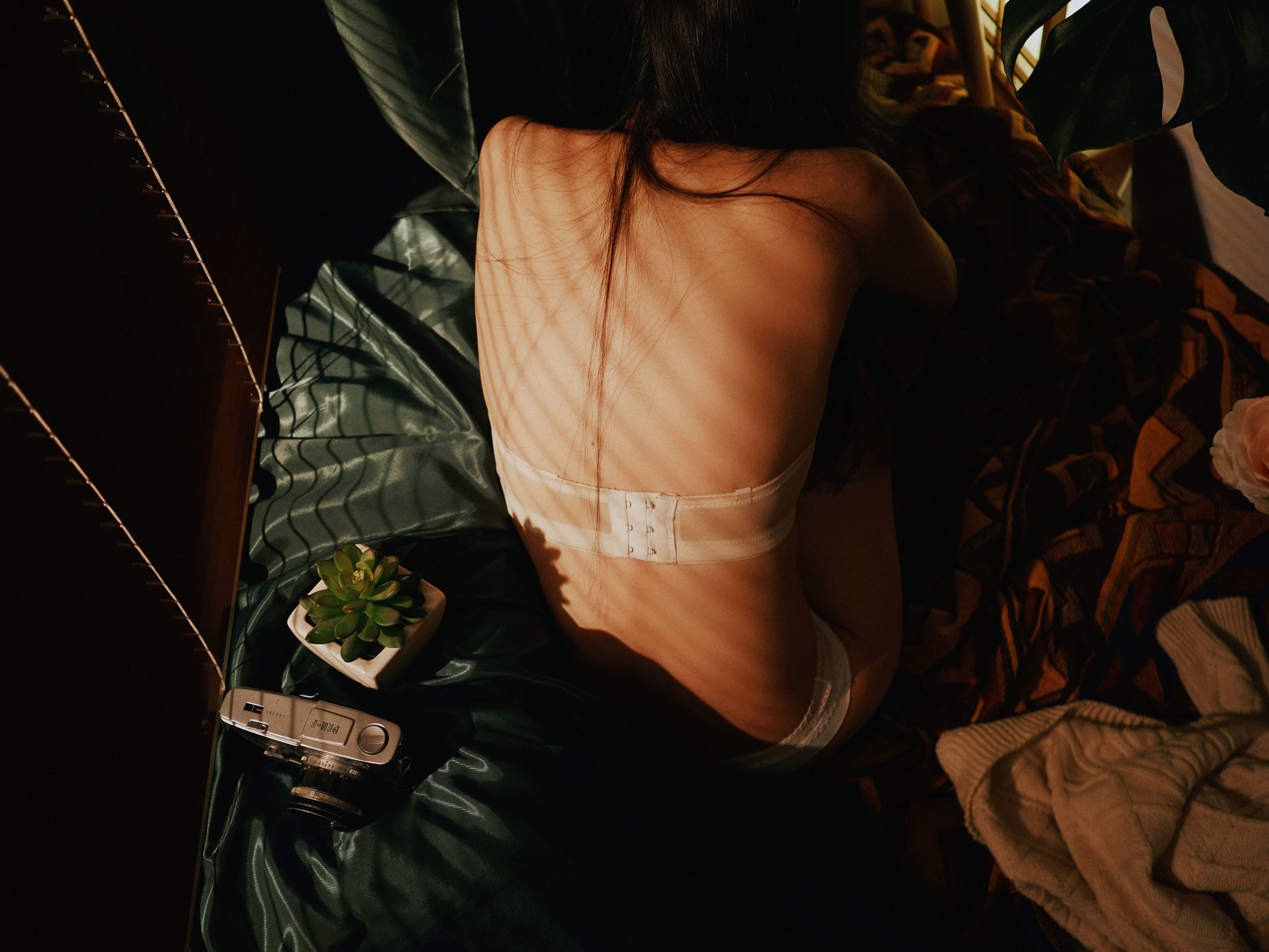 [萝莉COS] Shika小鹿鹿 – 内衣+白衬衣 [9P]