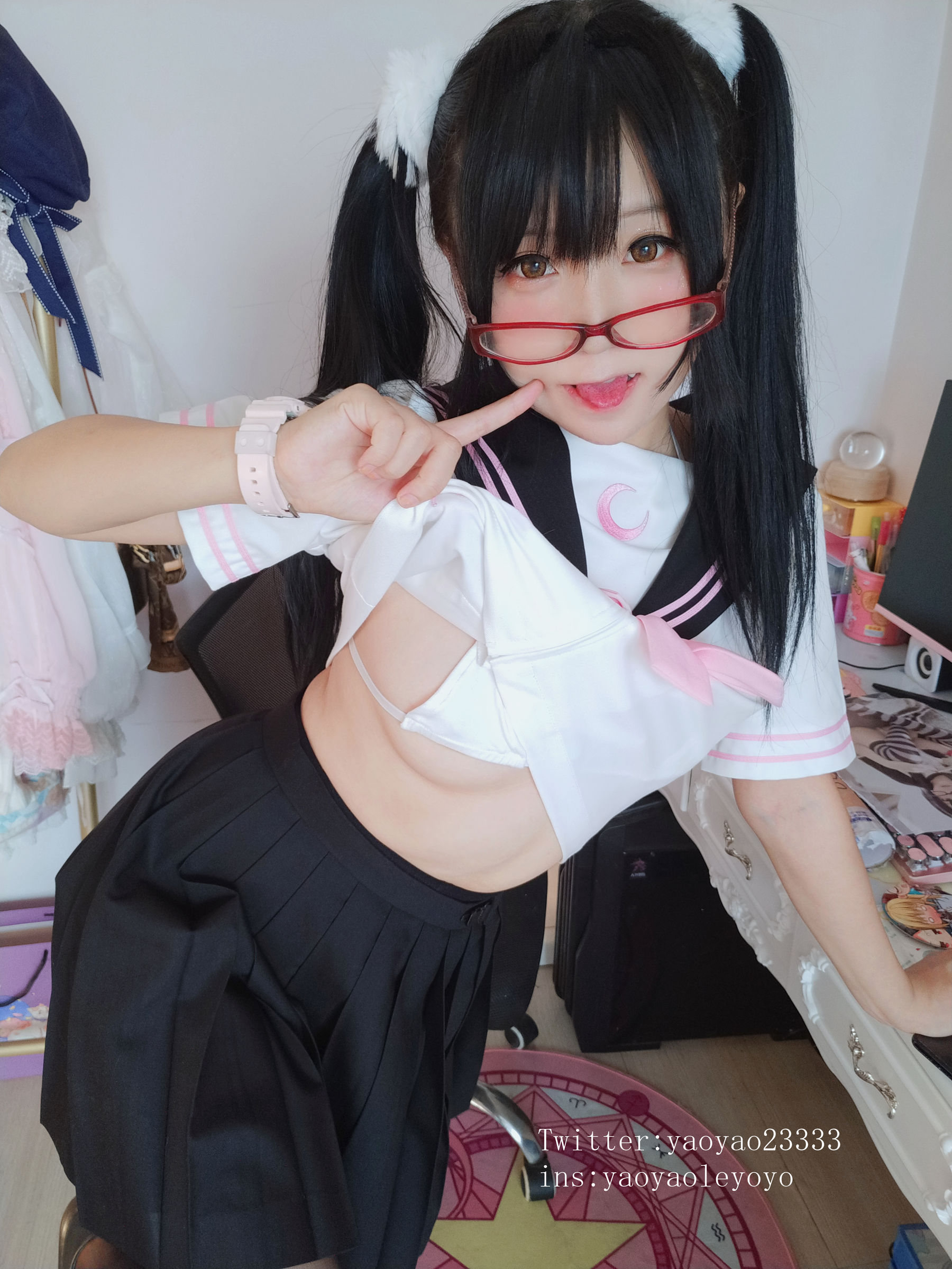 [Cosplay写真] 萌妹子Coser摇摇乐yoyo – 黑丝小恶魔 [92P]