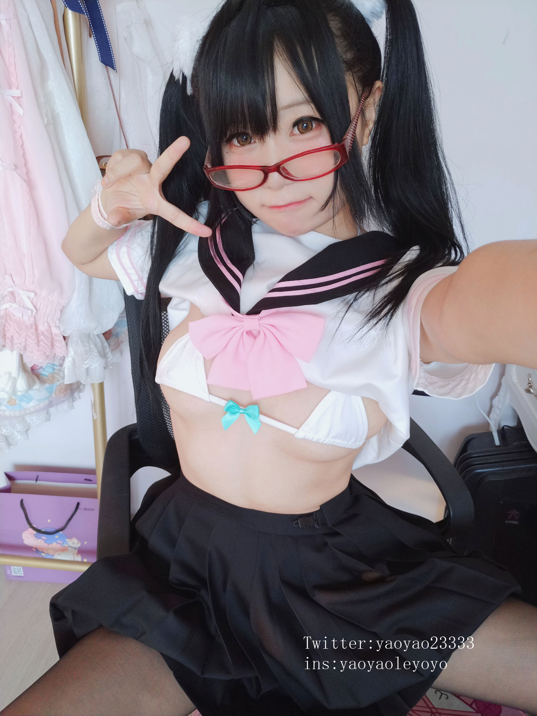 [Cosplay写真] 萌妹子Coser摇摇乐yoyo – 黑丝小恶魔 [92P]