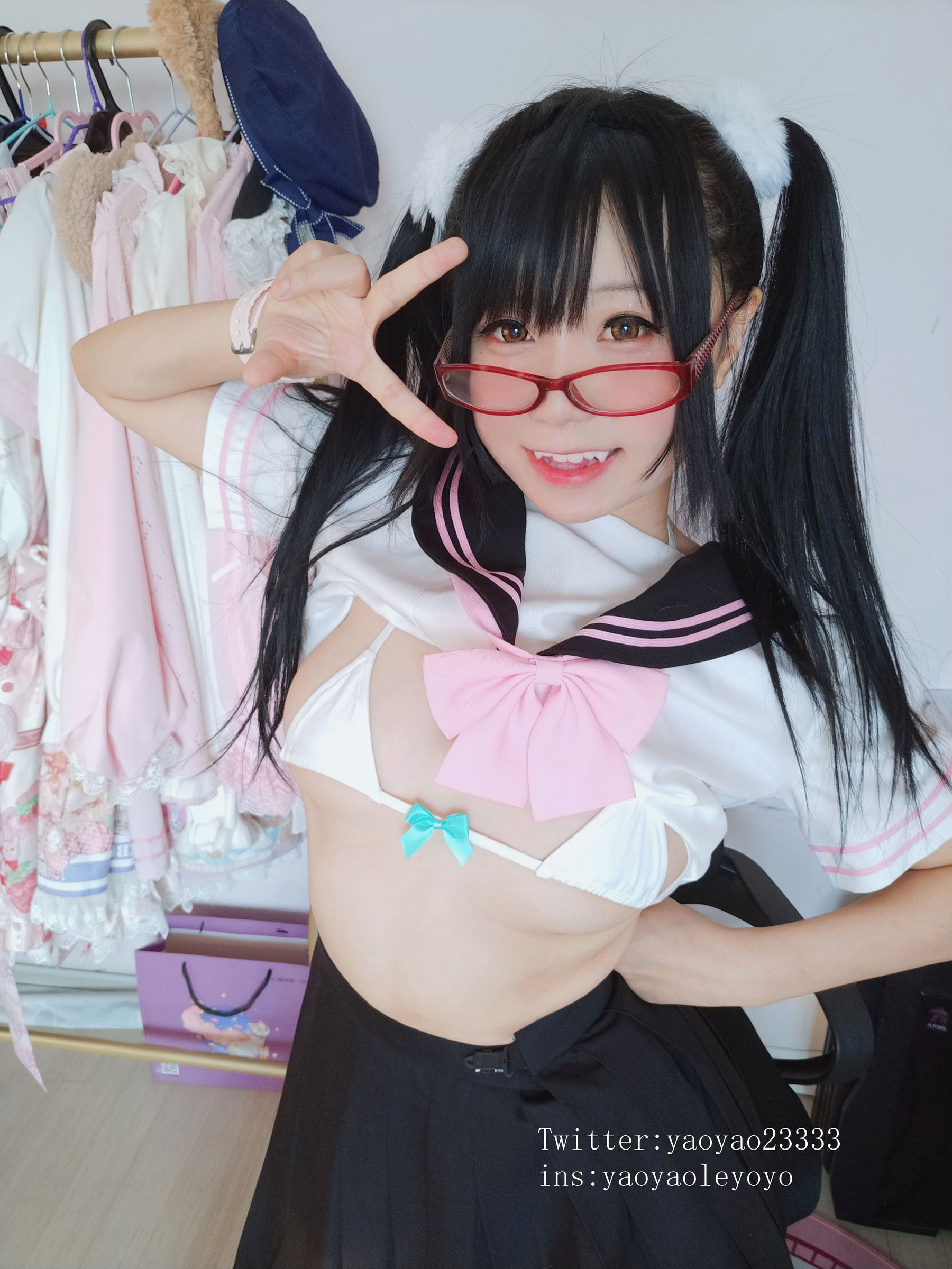 [Cosplay写真] 萌妹子Coser摇摇乐yoyo – 黑丝小恶魔 [92P]