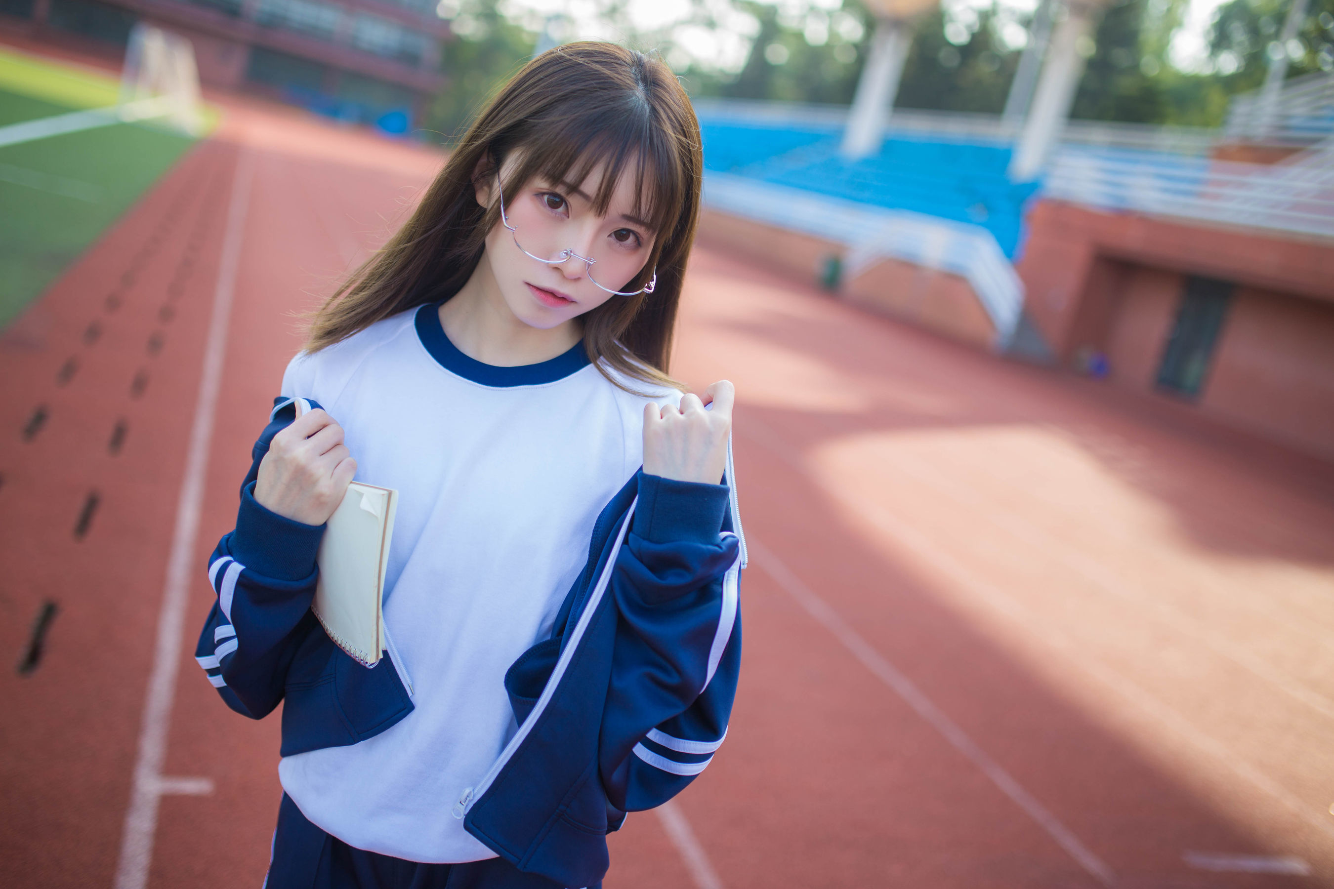 动漫博主Kitaro_绮太郎 蓝色运动服女孩 [13P]