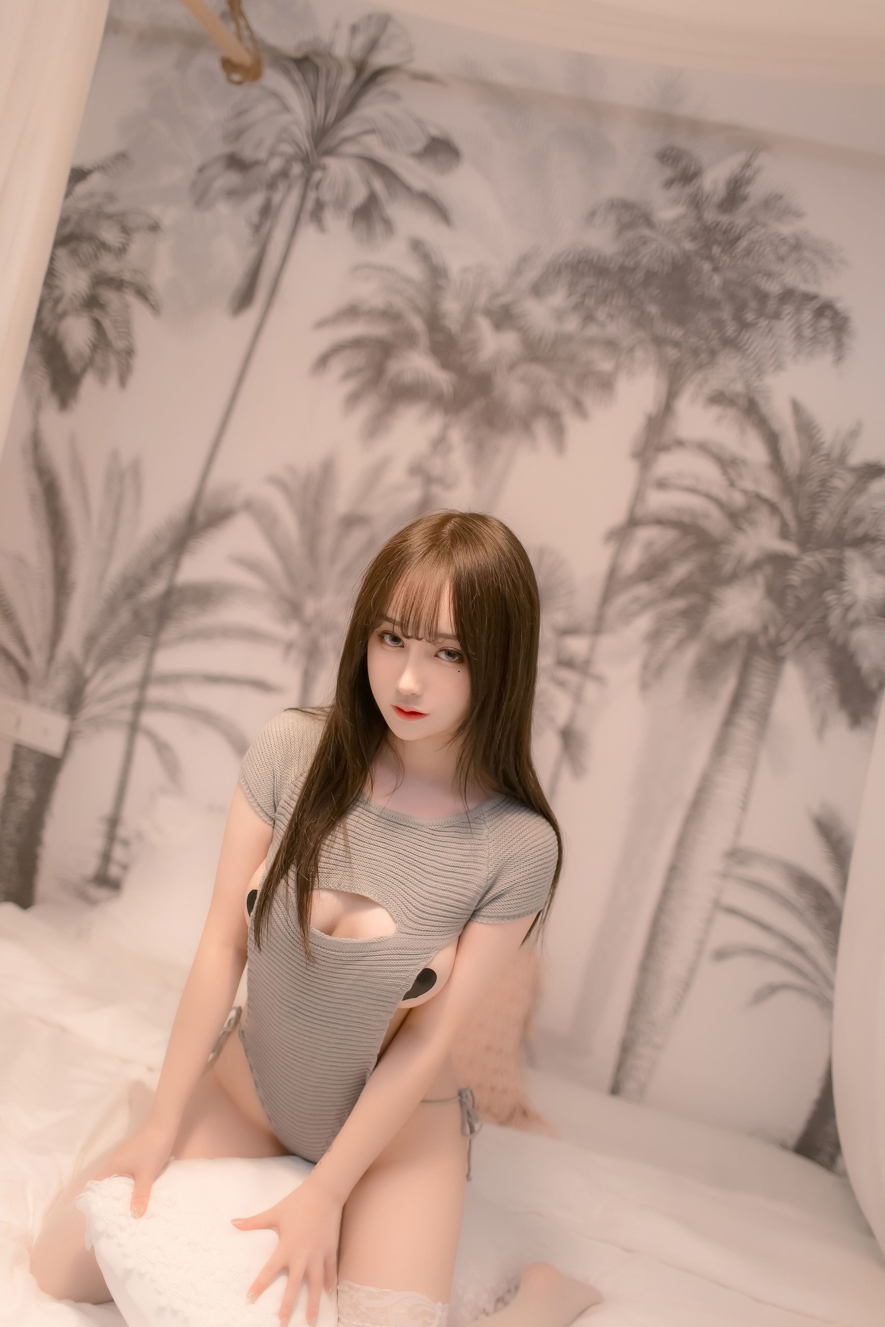 斗鱼主播尤猫醒醒ovo – 漏背毛衣 [14P]