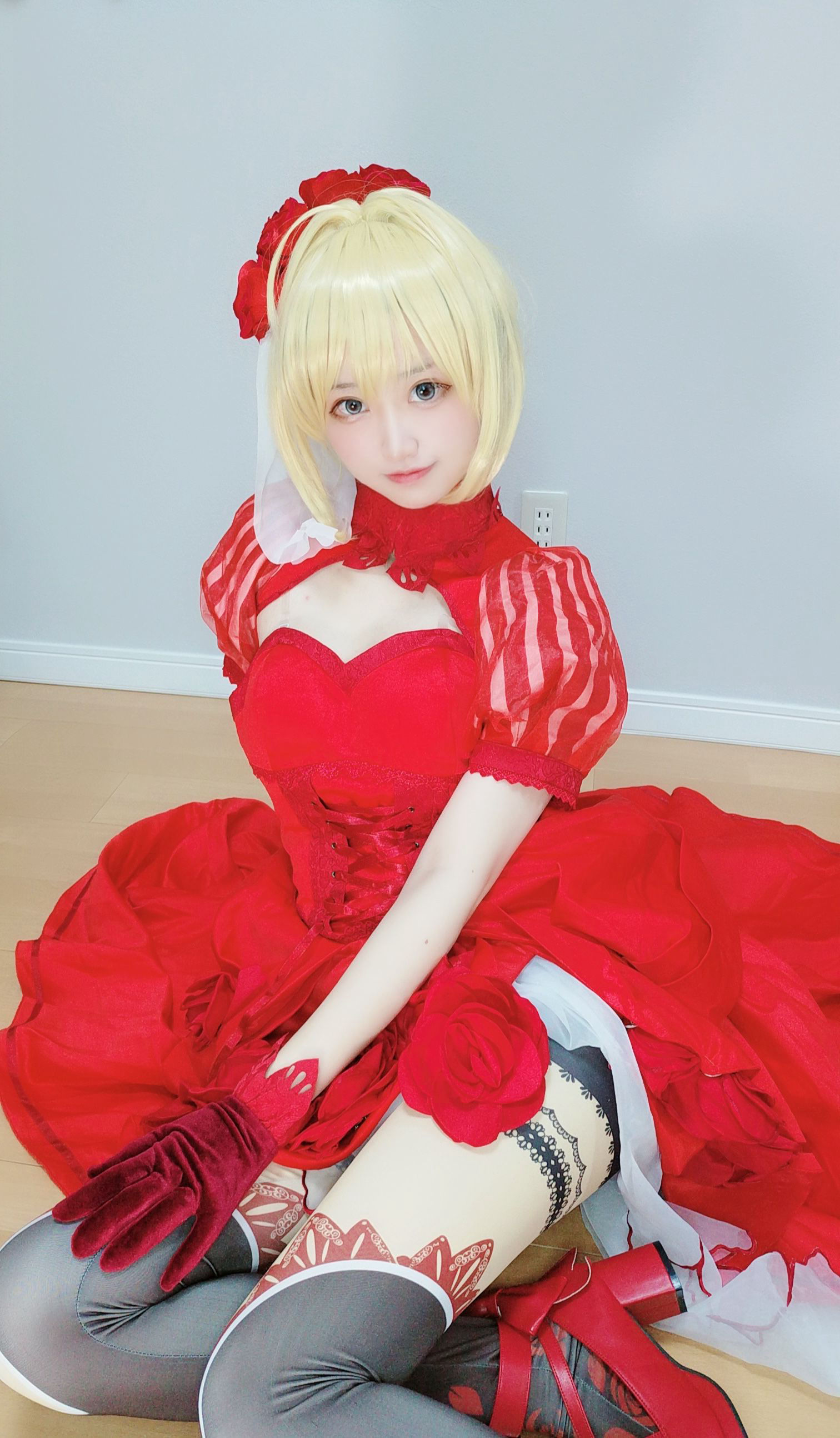 千阳(ちよ) – 尼禄红礼服 [11P]