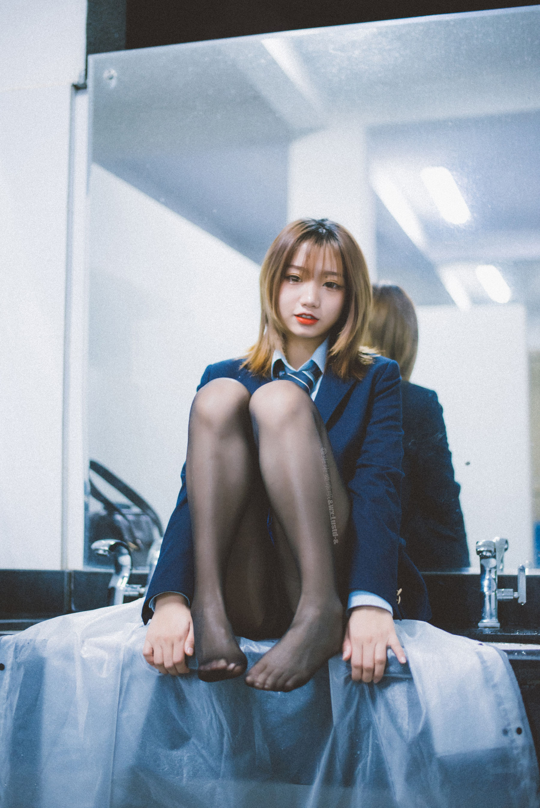 动漫博主柒柒要乖哦 – 深夜公园JK [36P]