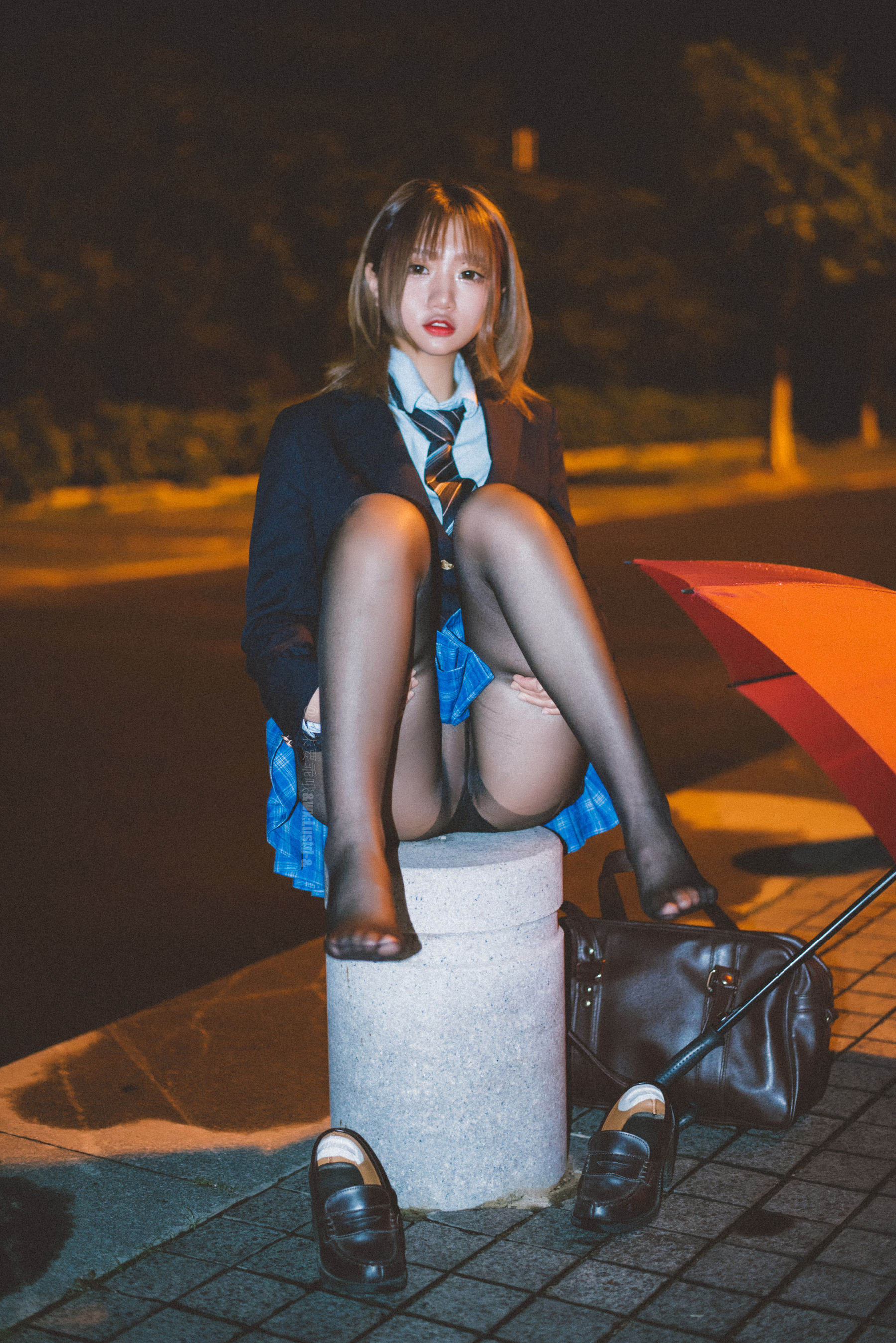 动漫博主柒柒要乖哦 – 深夜公园JK [36P]