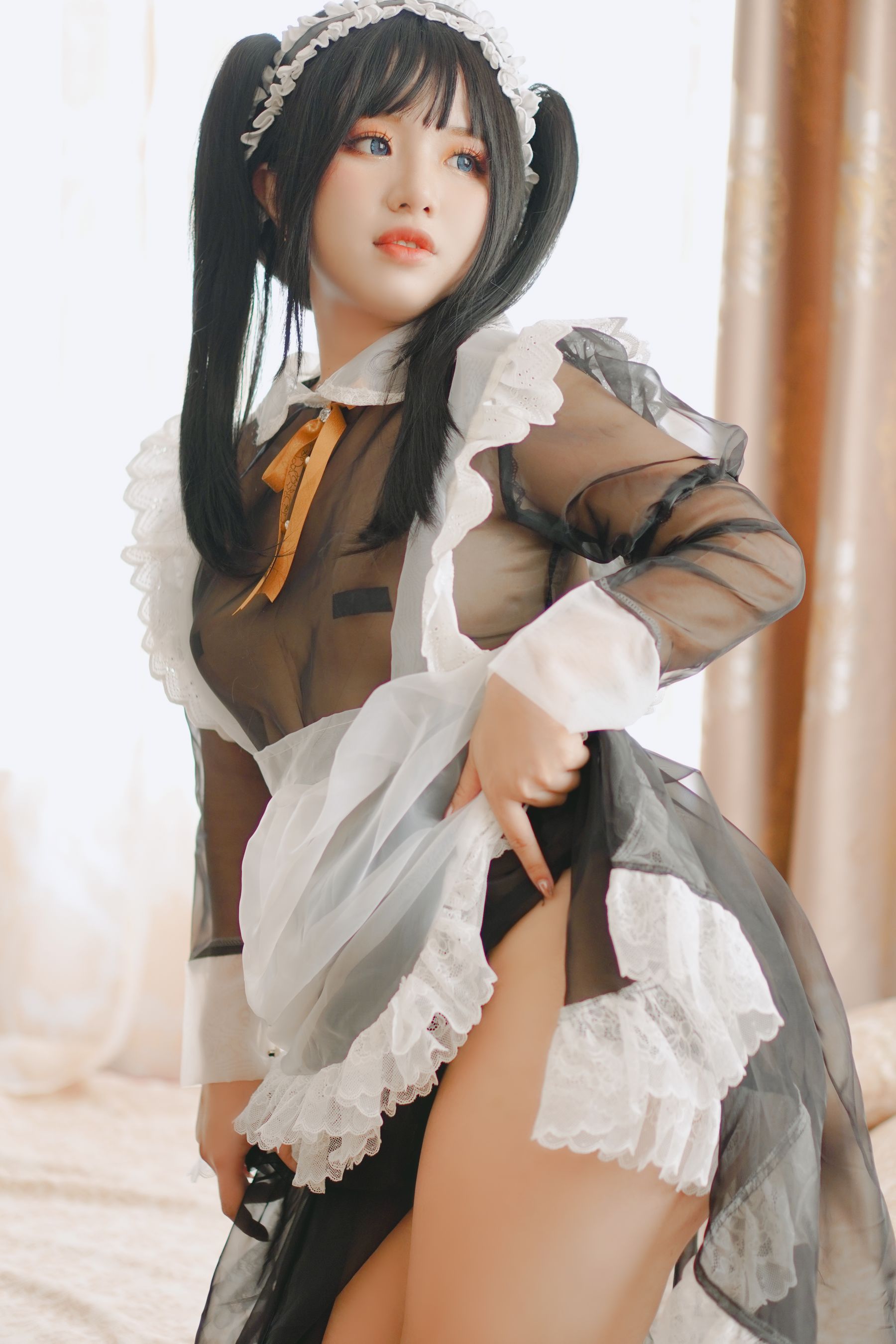 Chono Black – Transparent Maid [16P]