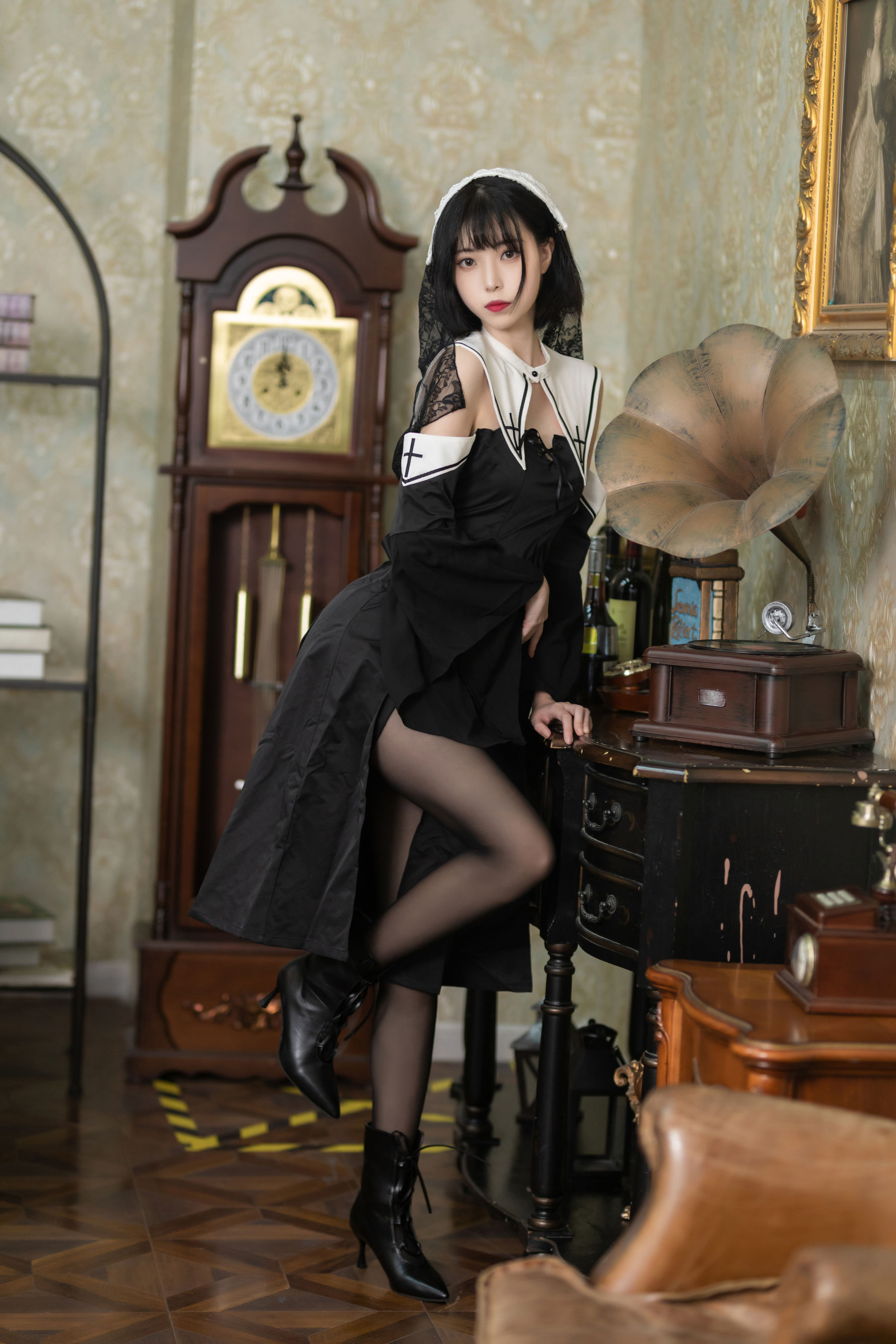 许岚(叁月life) – 暗黑修女 [40P]