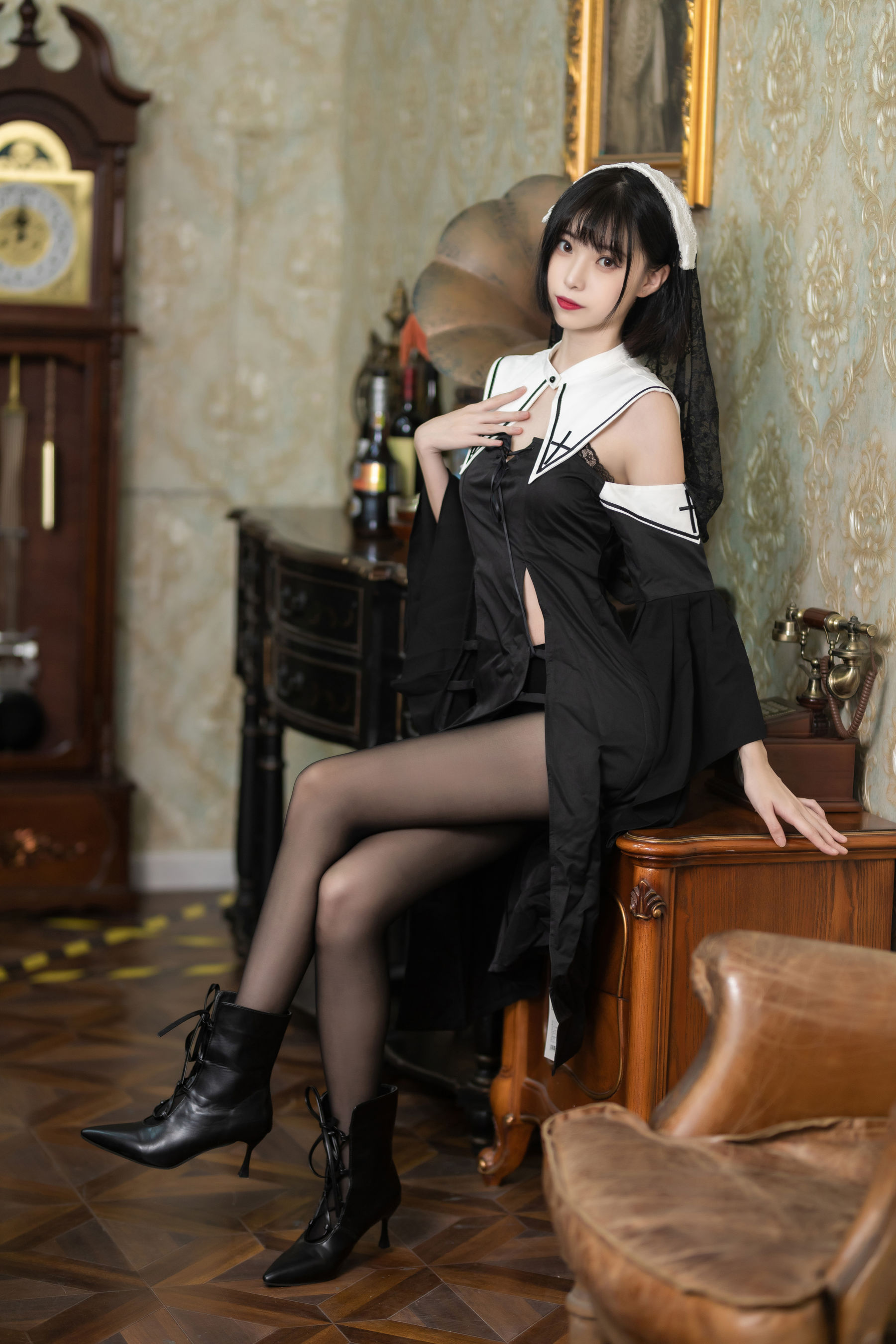 许岚(叁月life) – 暗黑修女 [40P]