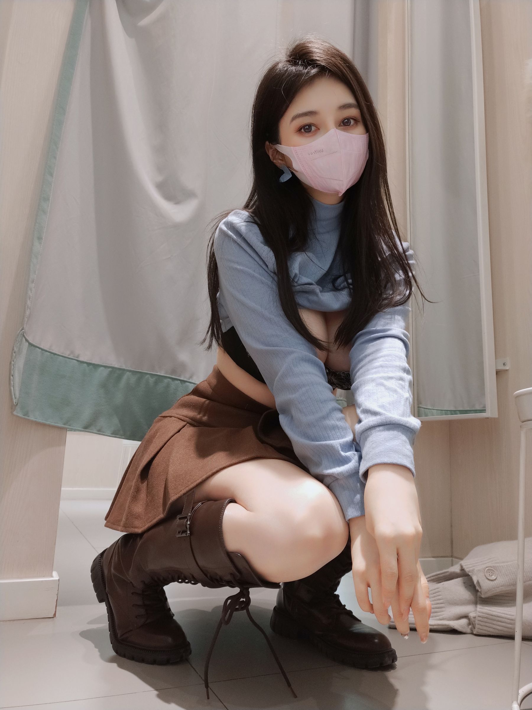 Coser小姐姐白银 – 更衣室自拍 [80P]