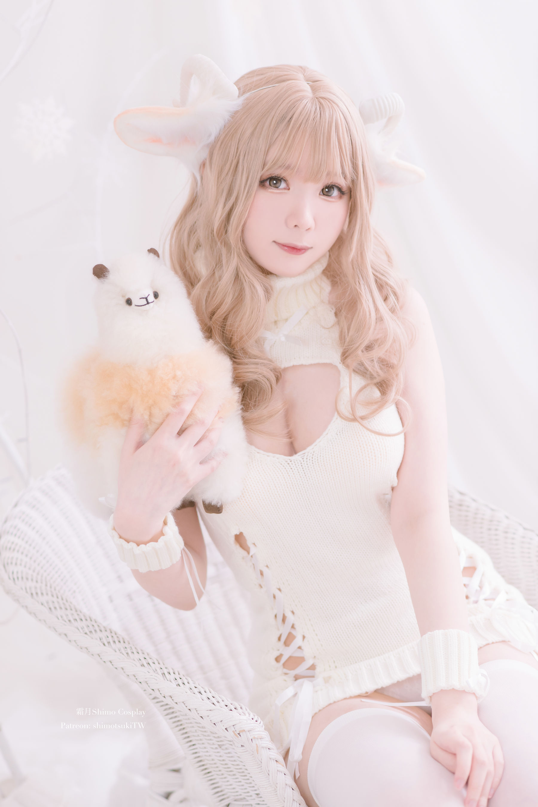 微博妹纸霜月shimo – 圣诞 [16P]