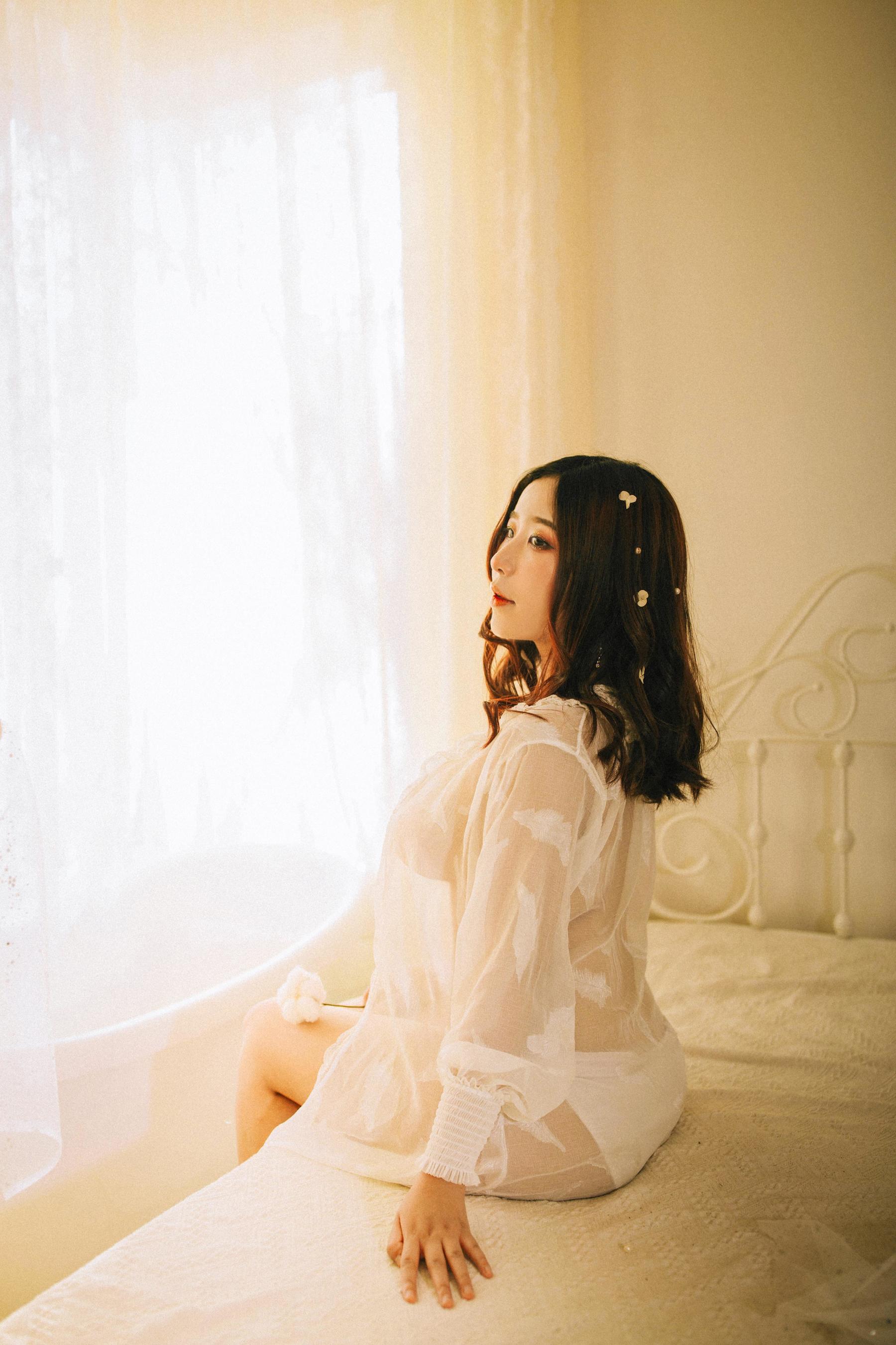 动漫博主穆零Mu0 – 白色 [11P]