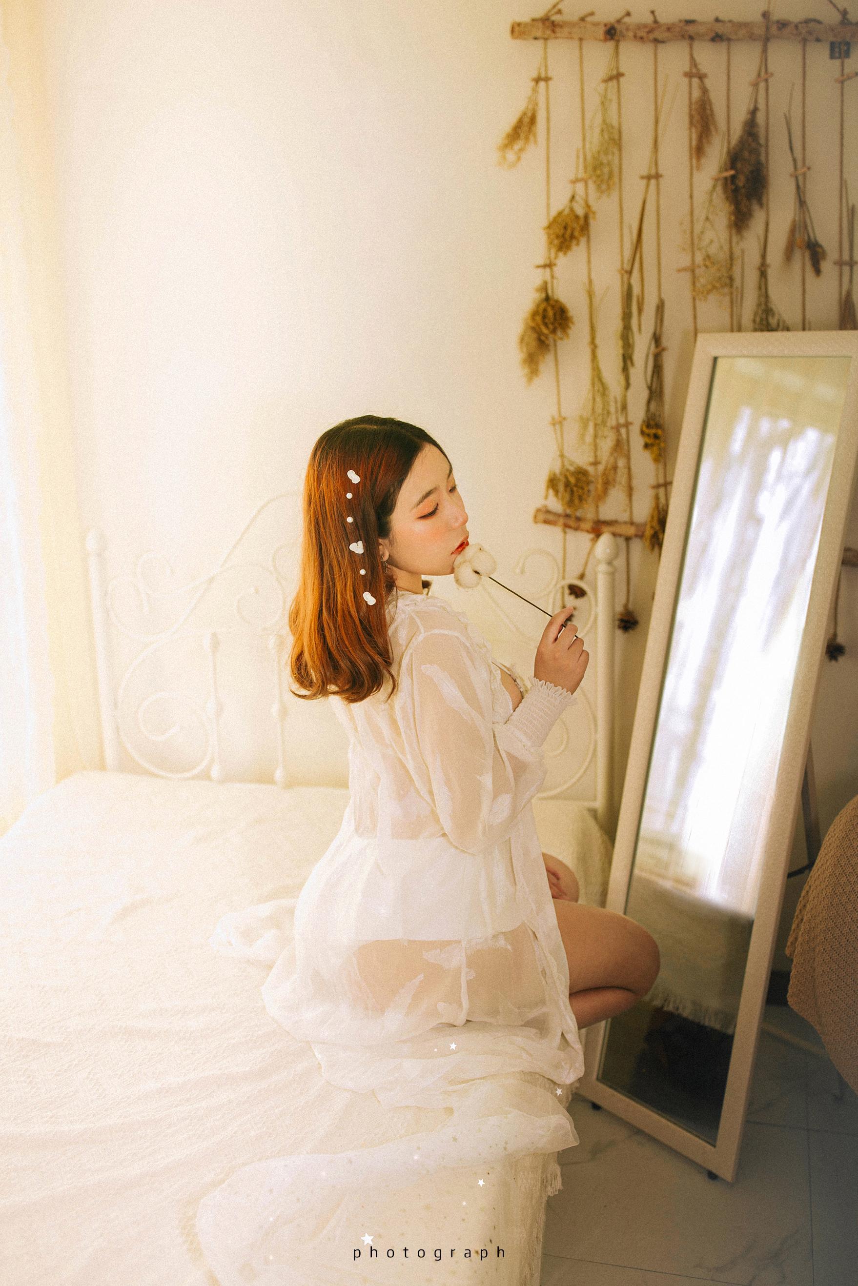 动漫博主穆零Mu0 – 白色 [11P]