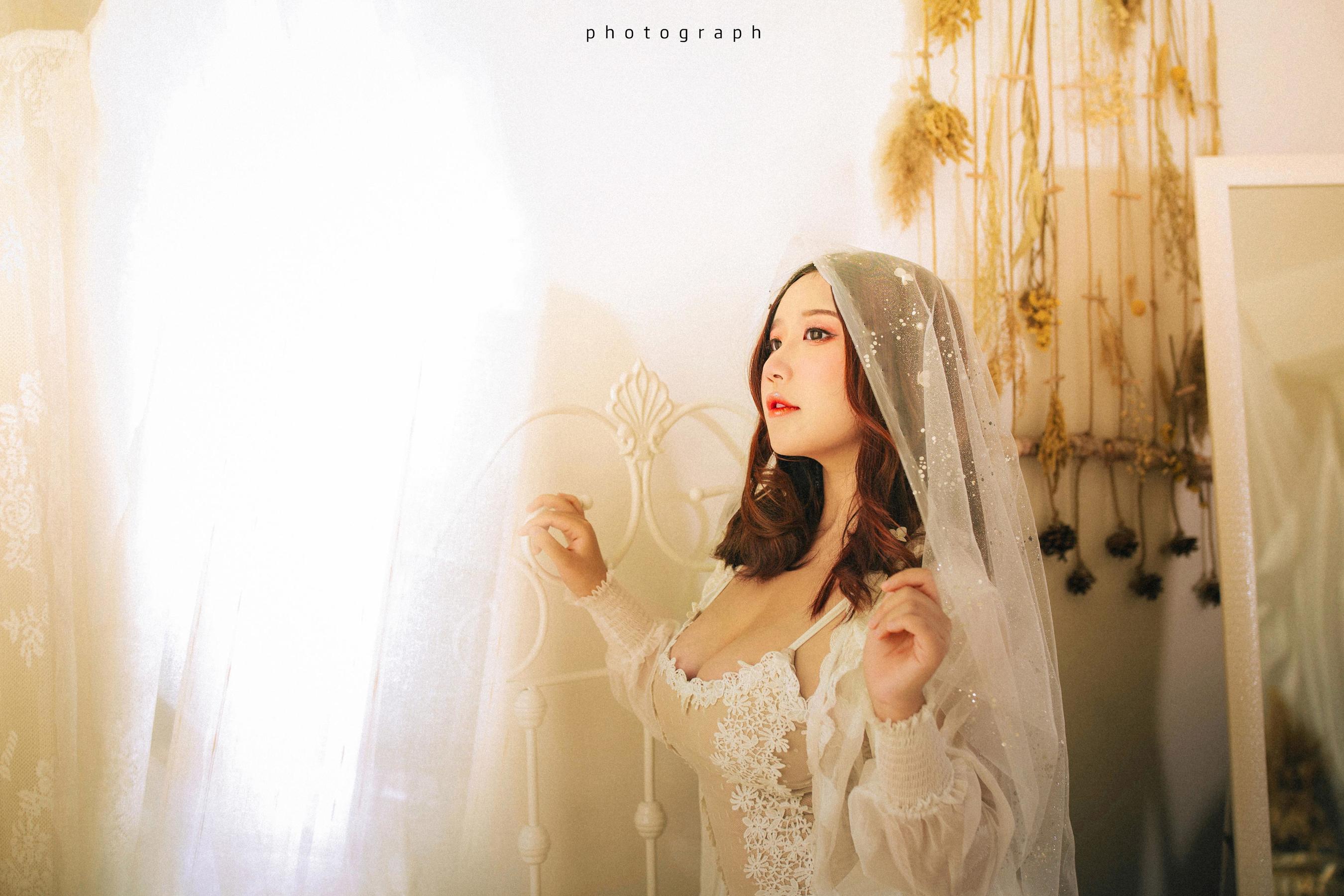 动漫博主穆零Mu0 – 白色 [11P]