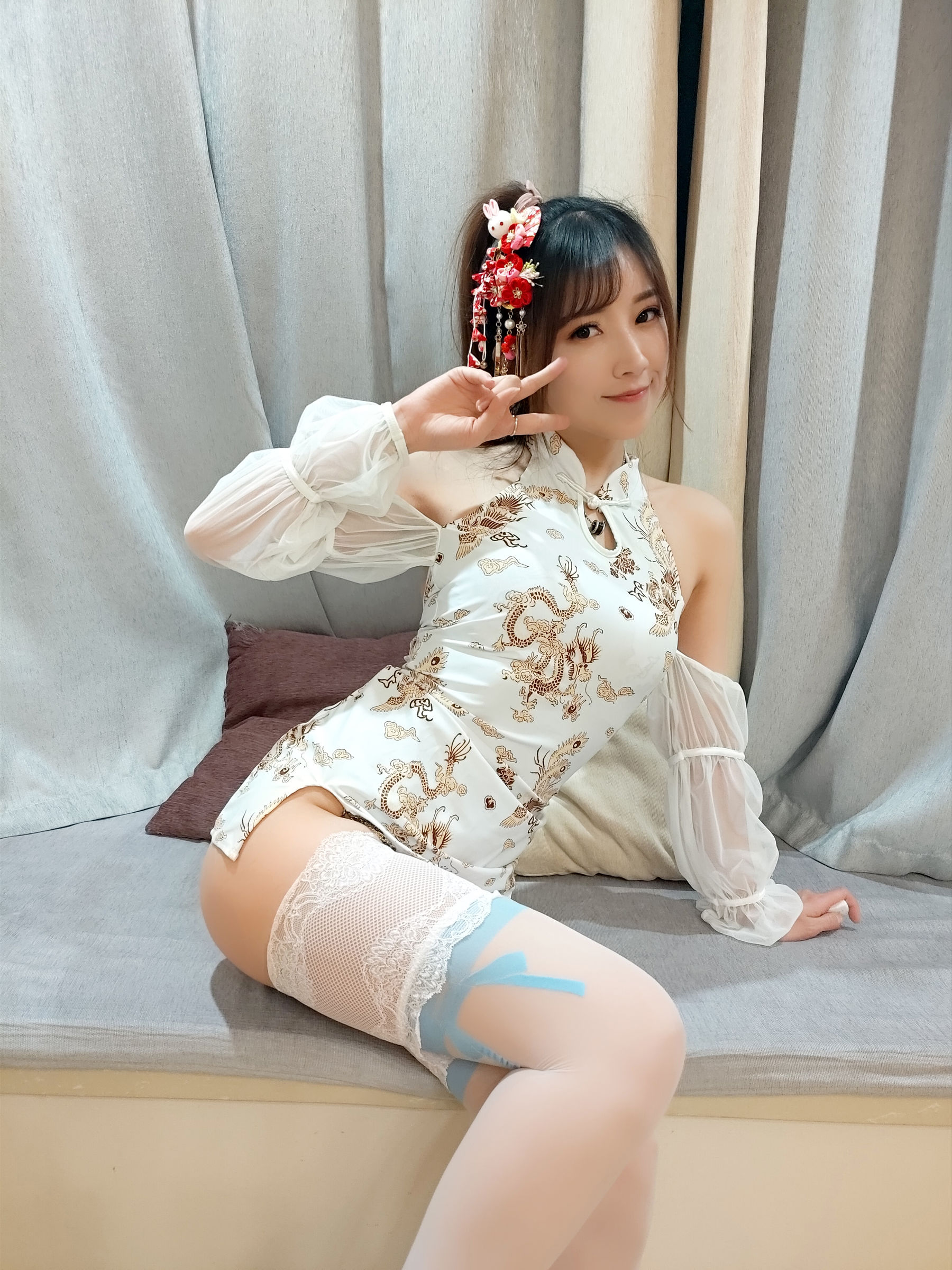 斗鱼主播小女巫露娜 – 白色蕾丝长筒 [38P]