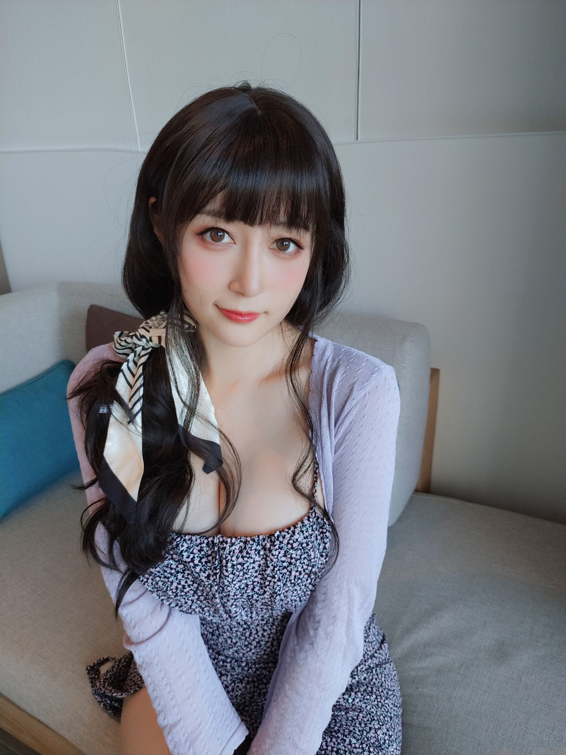 Coser小姐姐白银 – 居家碎花裙 [13P]