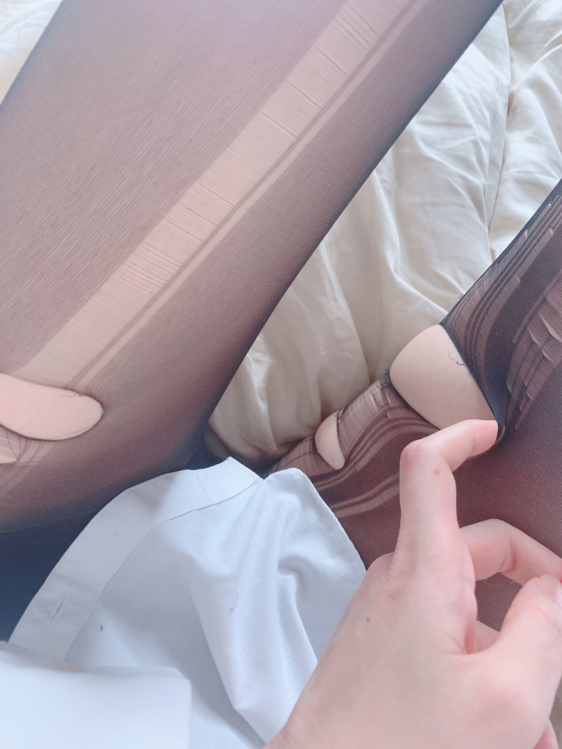 日本甜美COSERけんけん[fantia] 2020.05 ストッキング(破いたver.) [35P]