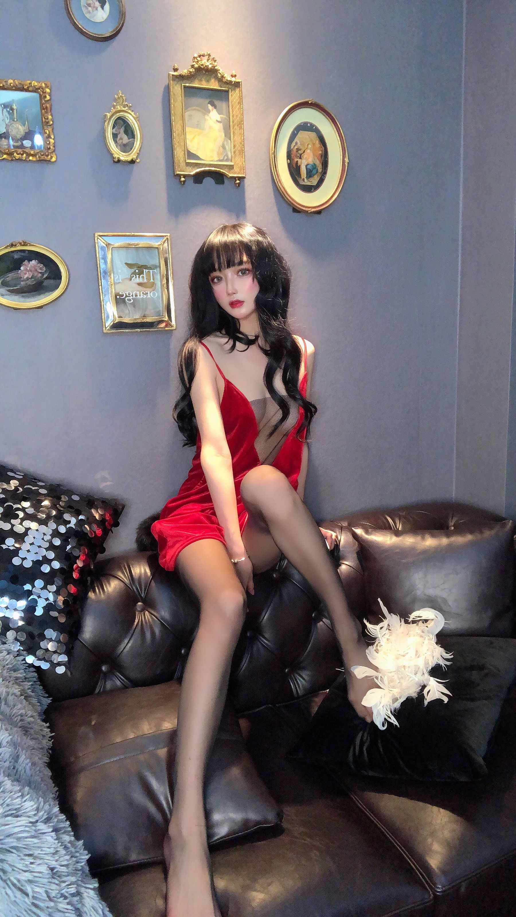 动漫博主阿包也是兔娘 – 红丝绒睡衣 [18P]