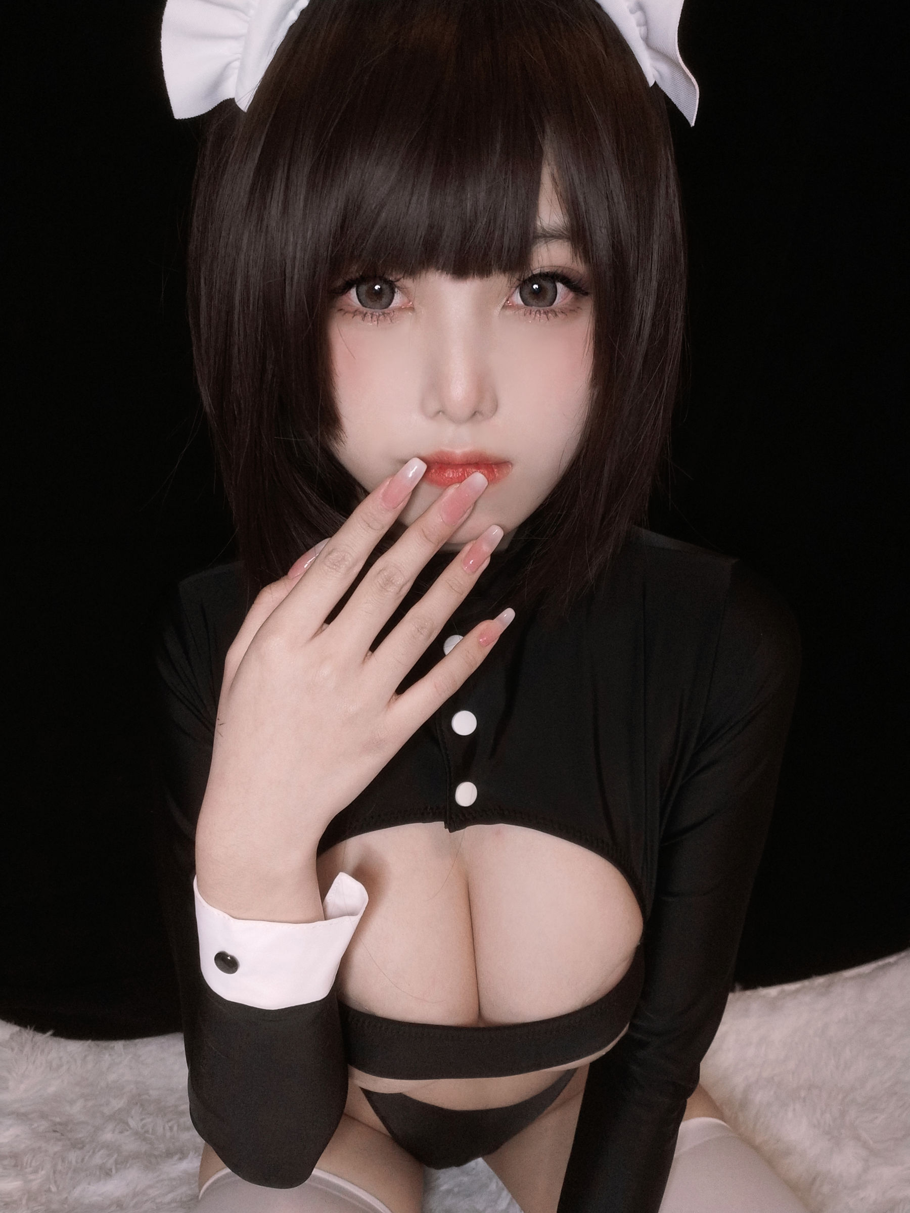 萌系小姐姐蜜汁猫裘 – 歪萌高叉女仆自拍 [25P]