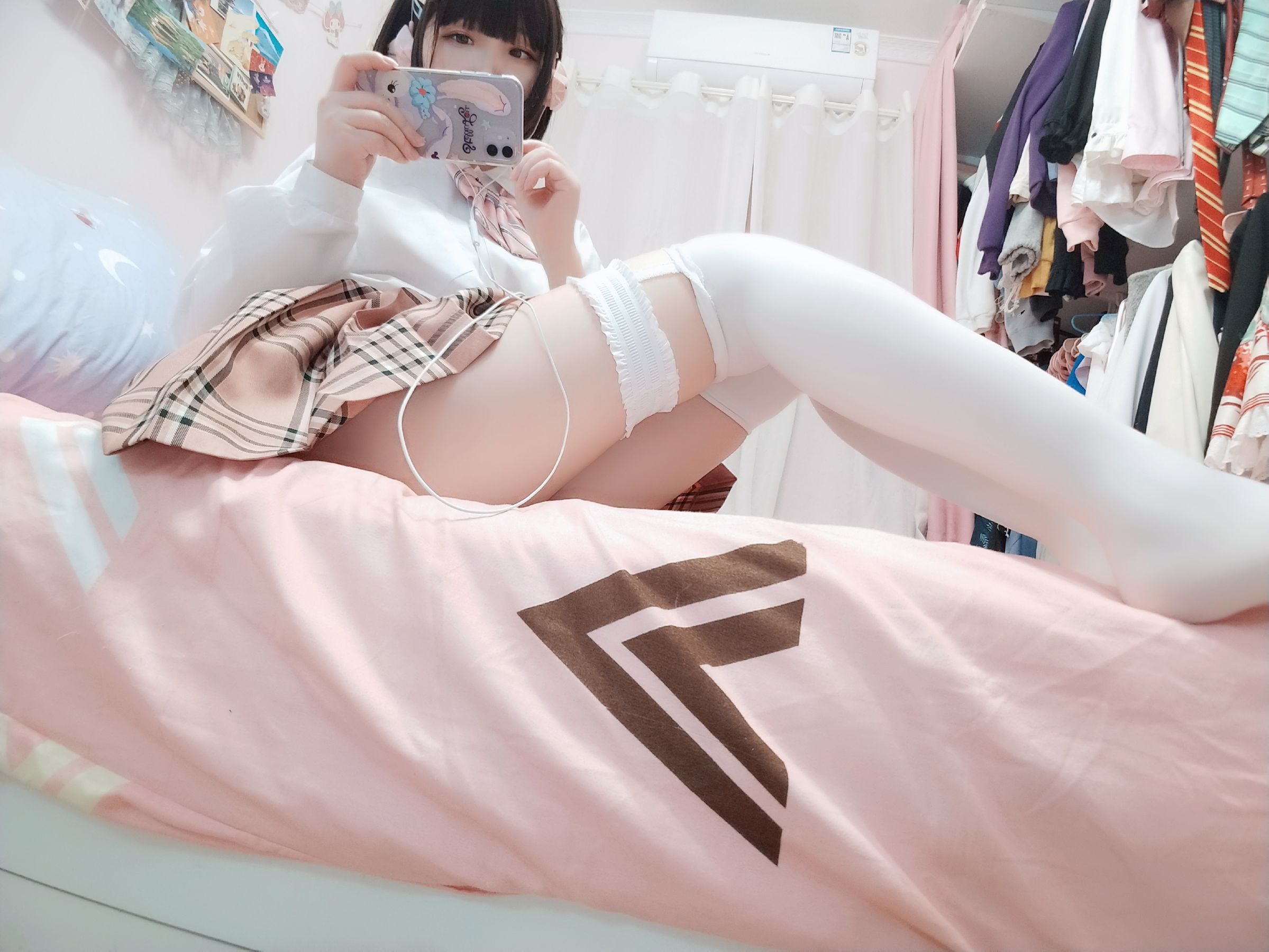 二次元美女古川kagura – 白丝JK [41P]