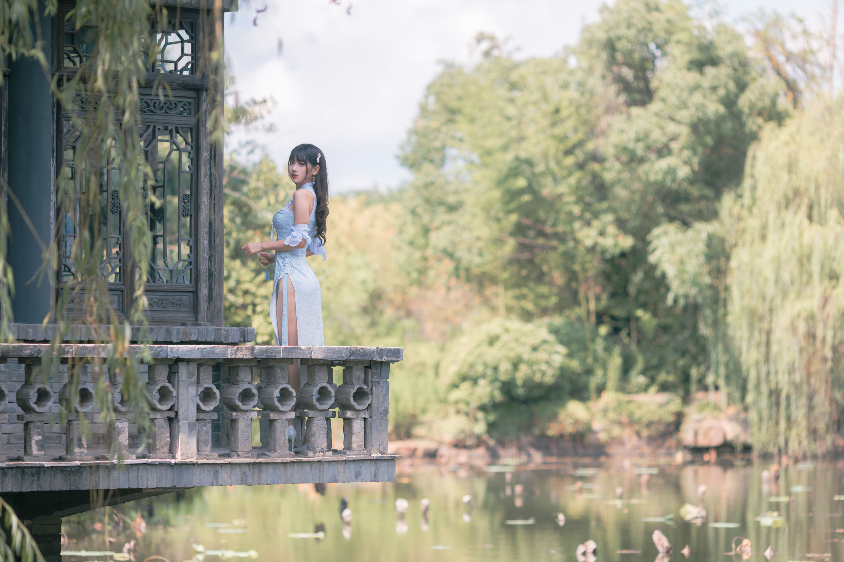 可爱妹子陆卿卿kyokyo – 蓝色旗袍 [24P]