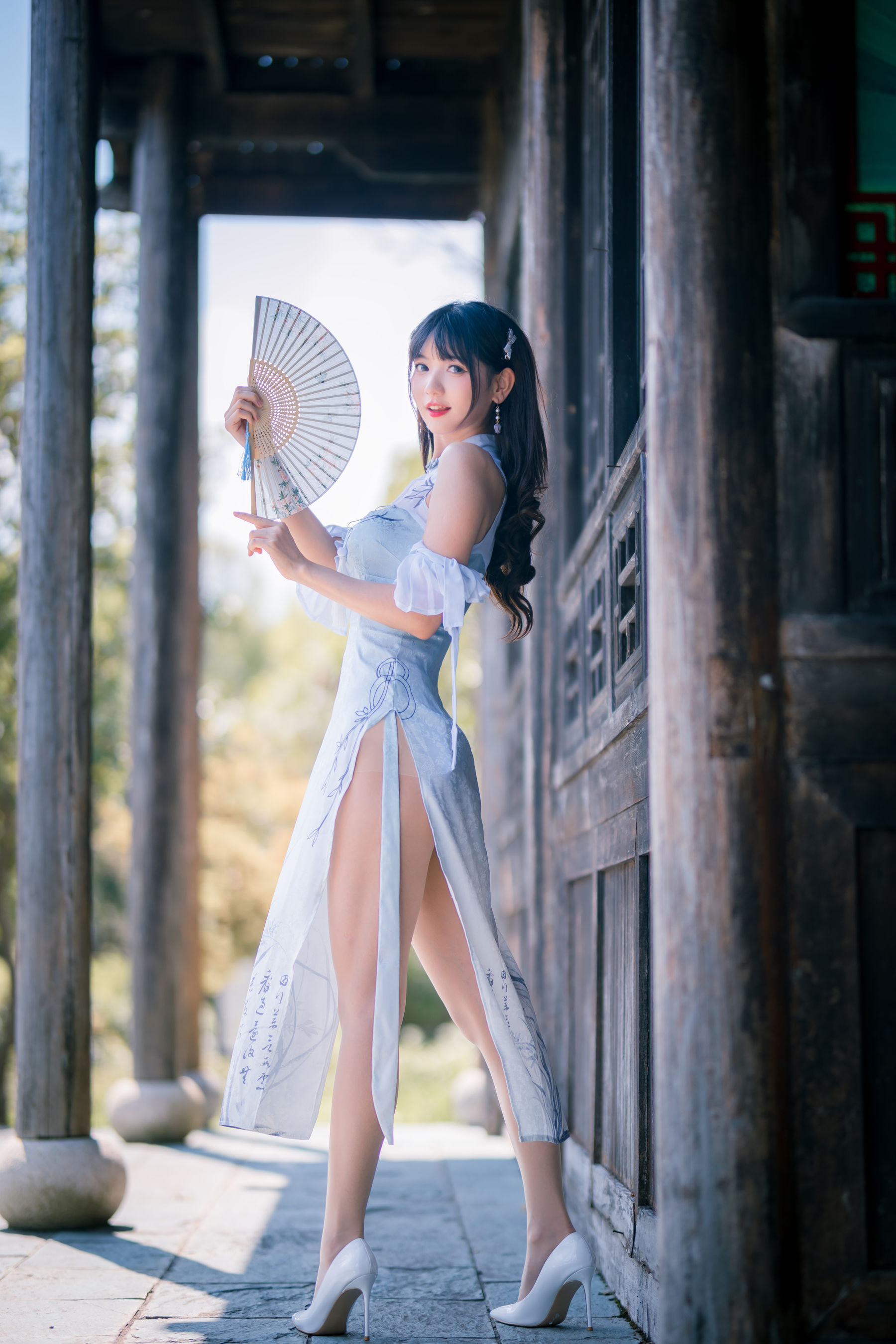 可爱妹子陆卿卿kyokyo – 蓝色旗袍 [24P]