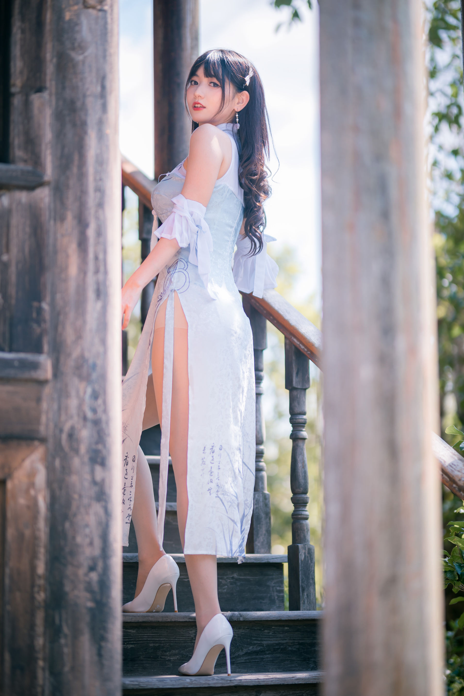 可爱妹子陆卿卿kyokyo – 蓝色旗袍 [24P]