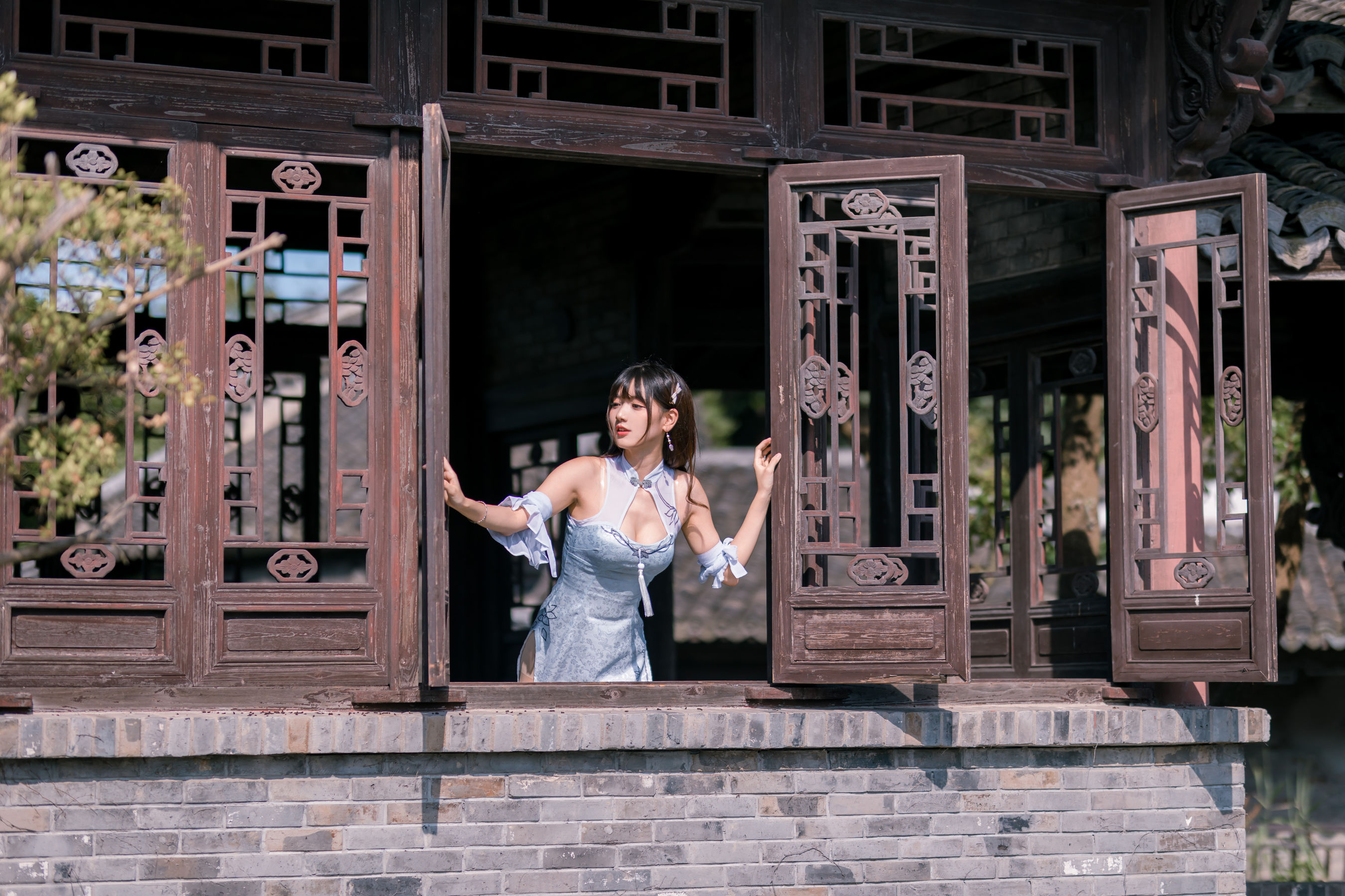 可爱妹子陆卿卿kyokyo – 蓝色旗袍 [24P]