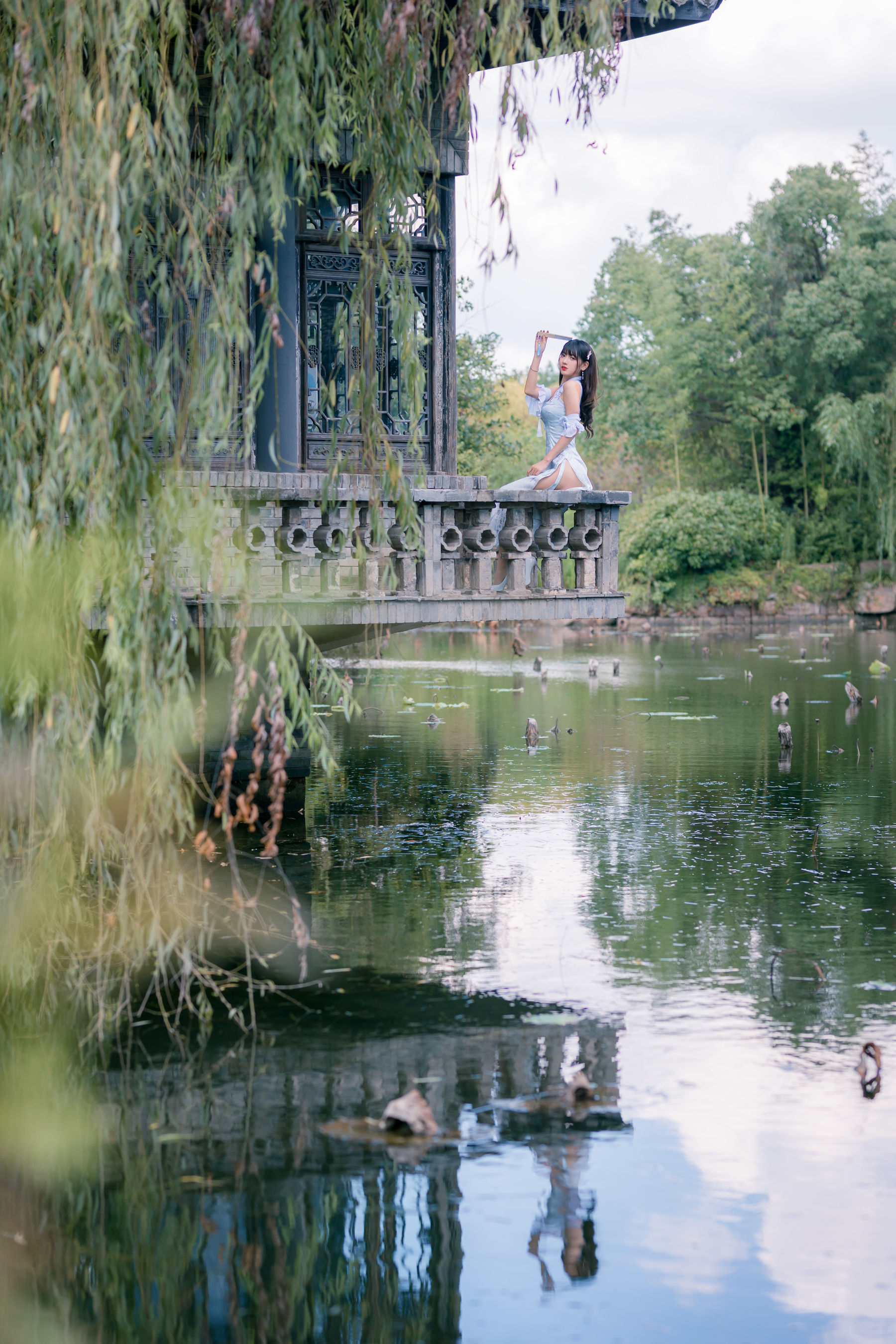 可爱妹子陆卿卿kyokyo – 蓝色旗袍 [24P]