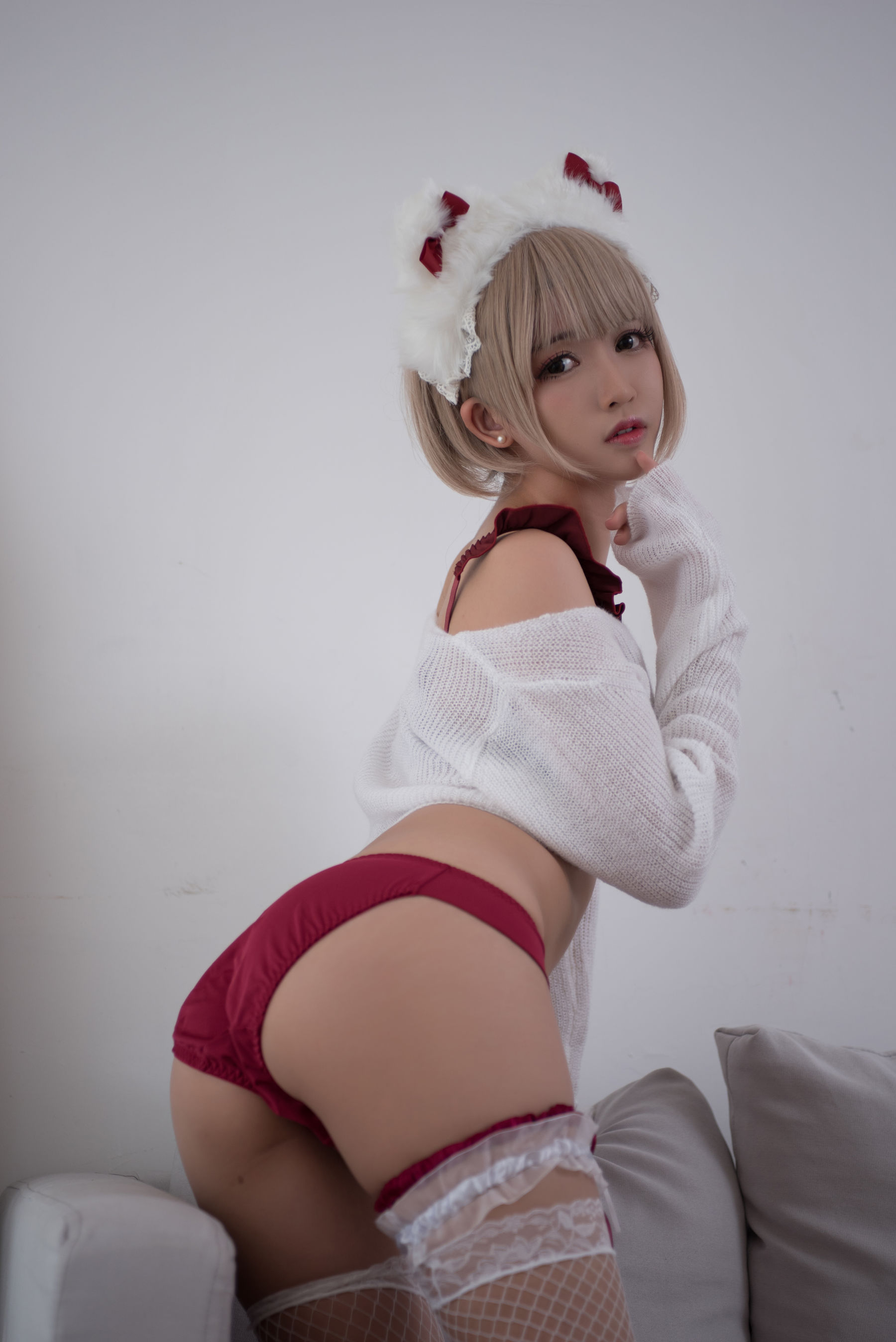 [萝莉COS] 鳗鱼霏儿 – 兽耳 圣诞白网袜 [18P]