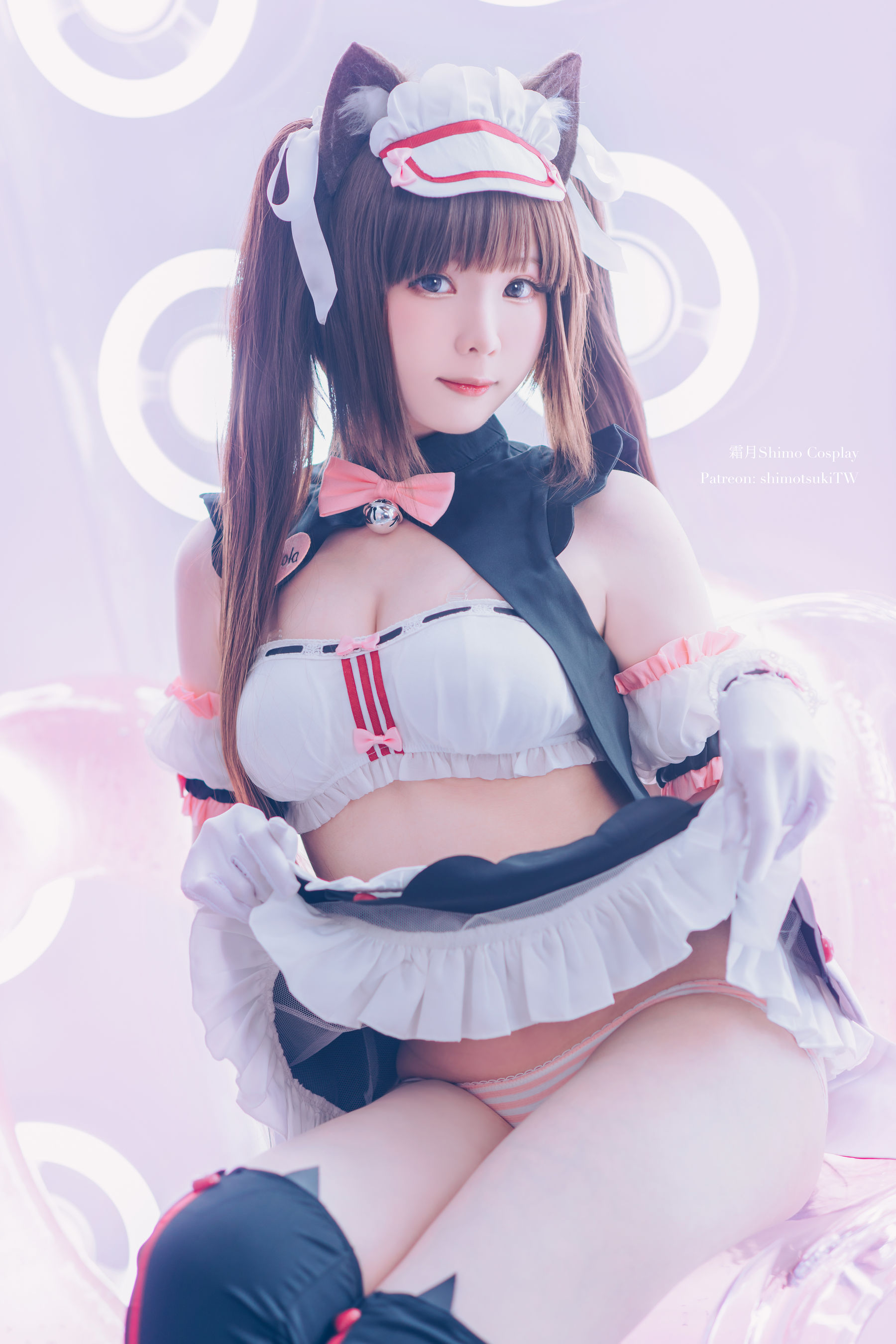 微博妹纸霜月shimo – 巧克力赛车服 [12P]