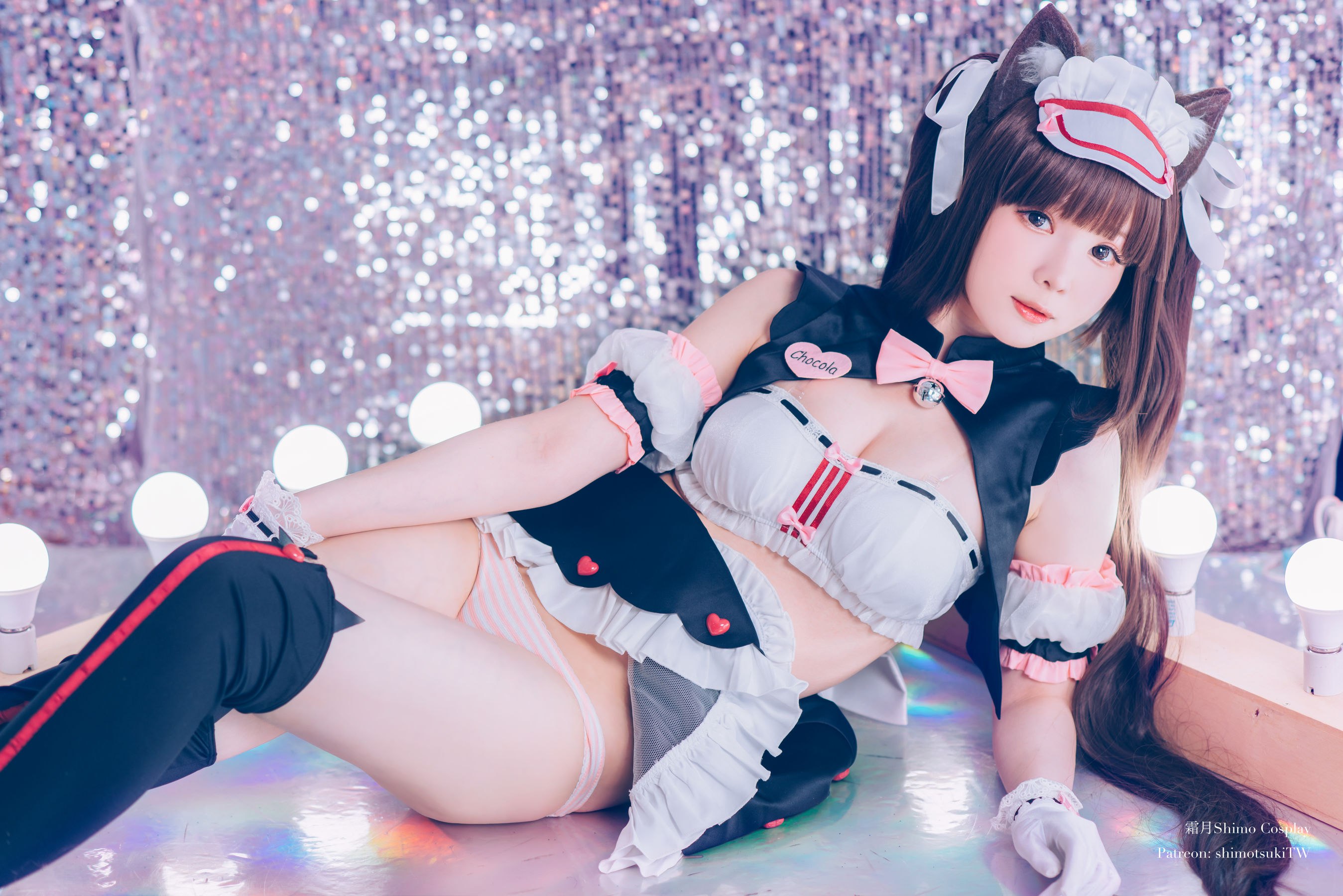 微博妹纸霜月shimo – 巧克力赛车服 [12P]