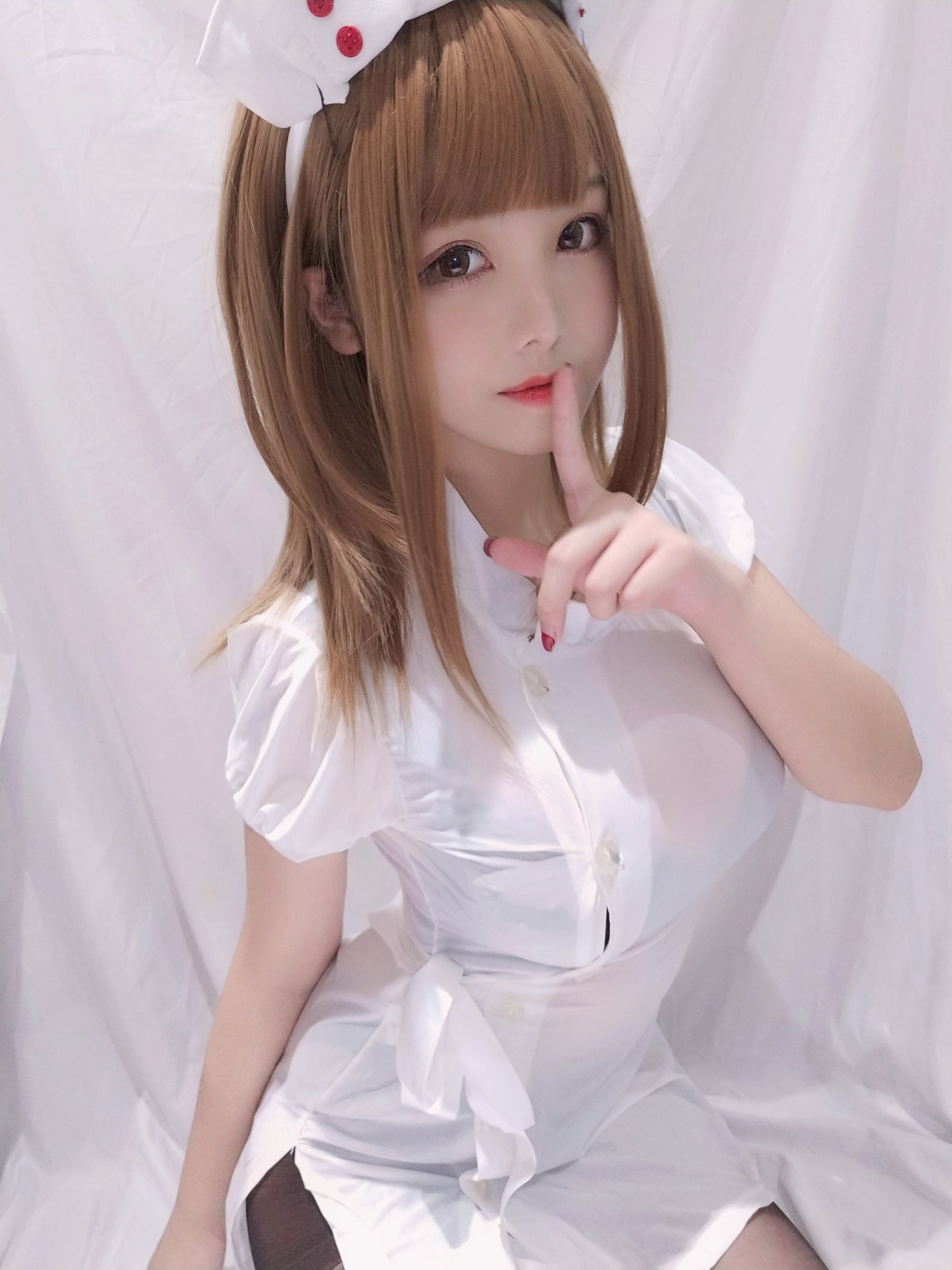 萌系小姐姐蜜汁猫裘 – 小护士 [41P]