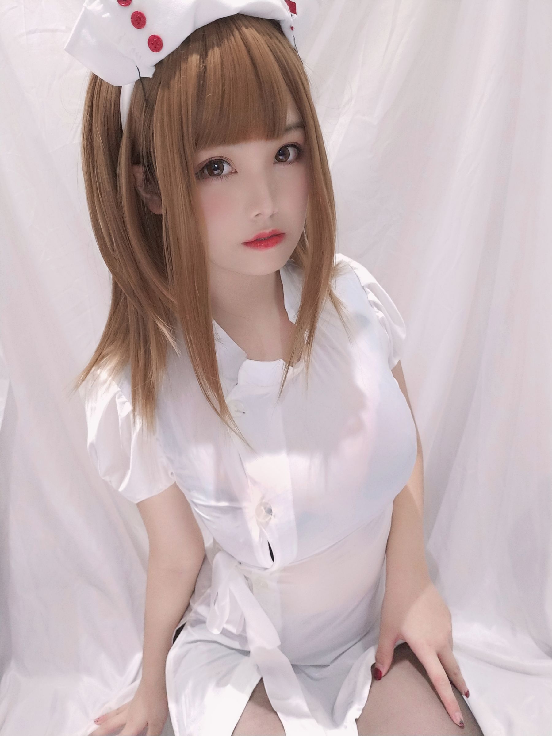 萌系小姐姐蜜汁猫裘 – 小护士 [41P]