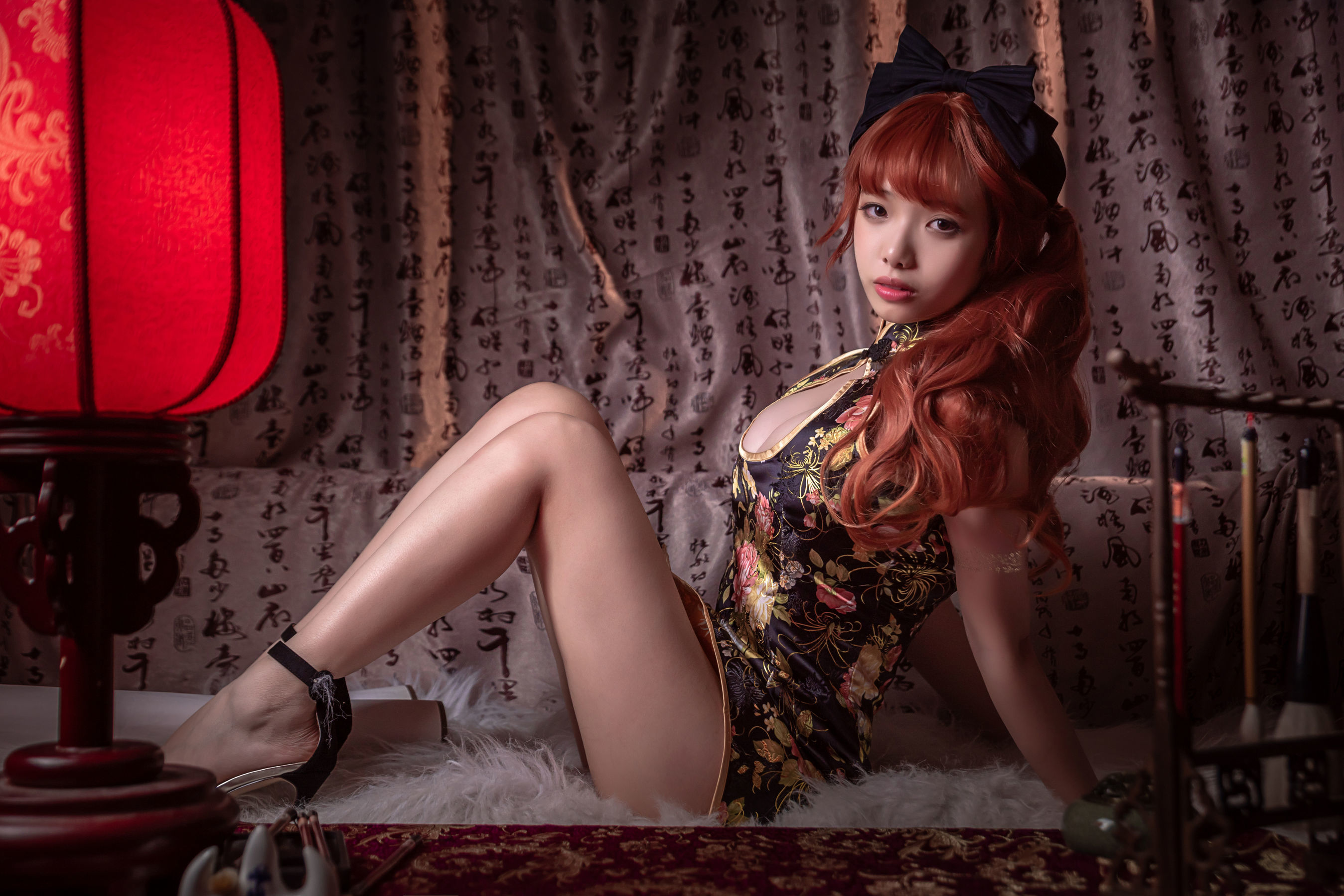 [萝莉COS] 雯妹 – 低胸裸足 [15P]