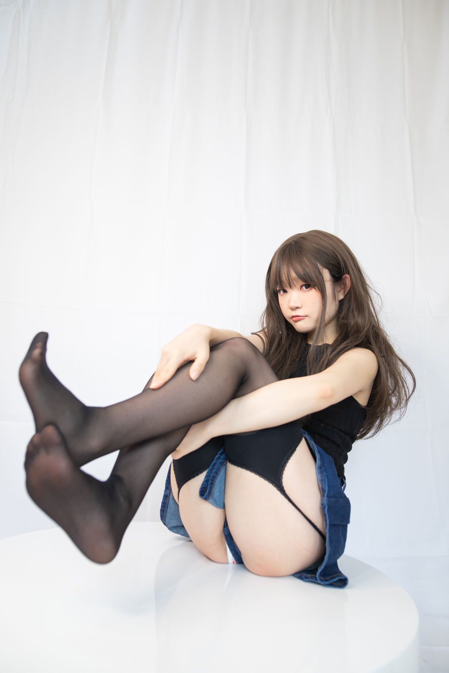 神沢永莉 – 毛衣牛仔裙吊带黑丝 [22P]