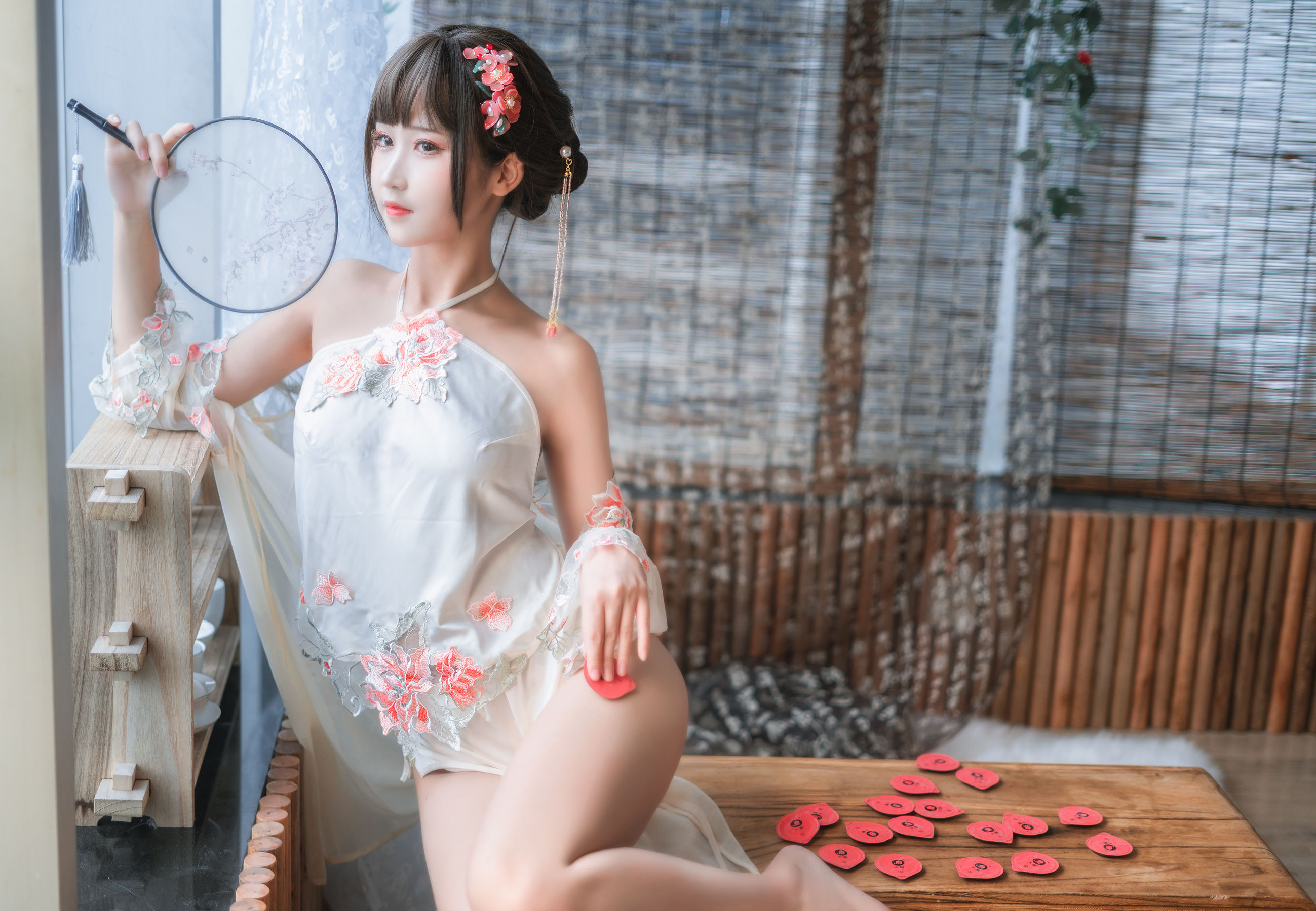 微博妹子三度_69 – 肚兜 [28P]