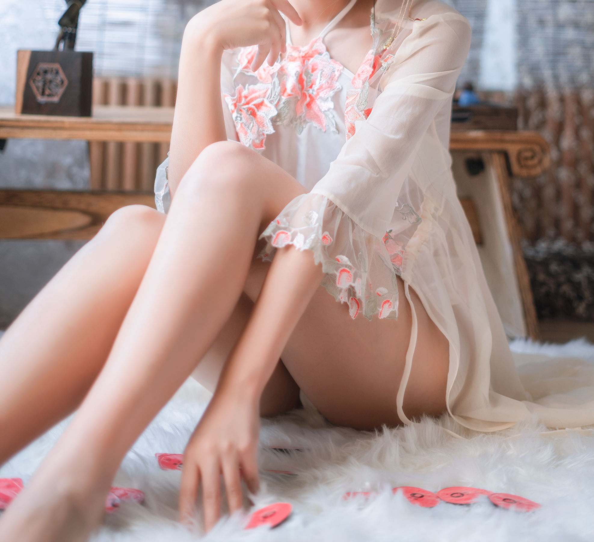 微博妹子三度_69 – 肚兜 [28P]