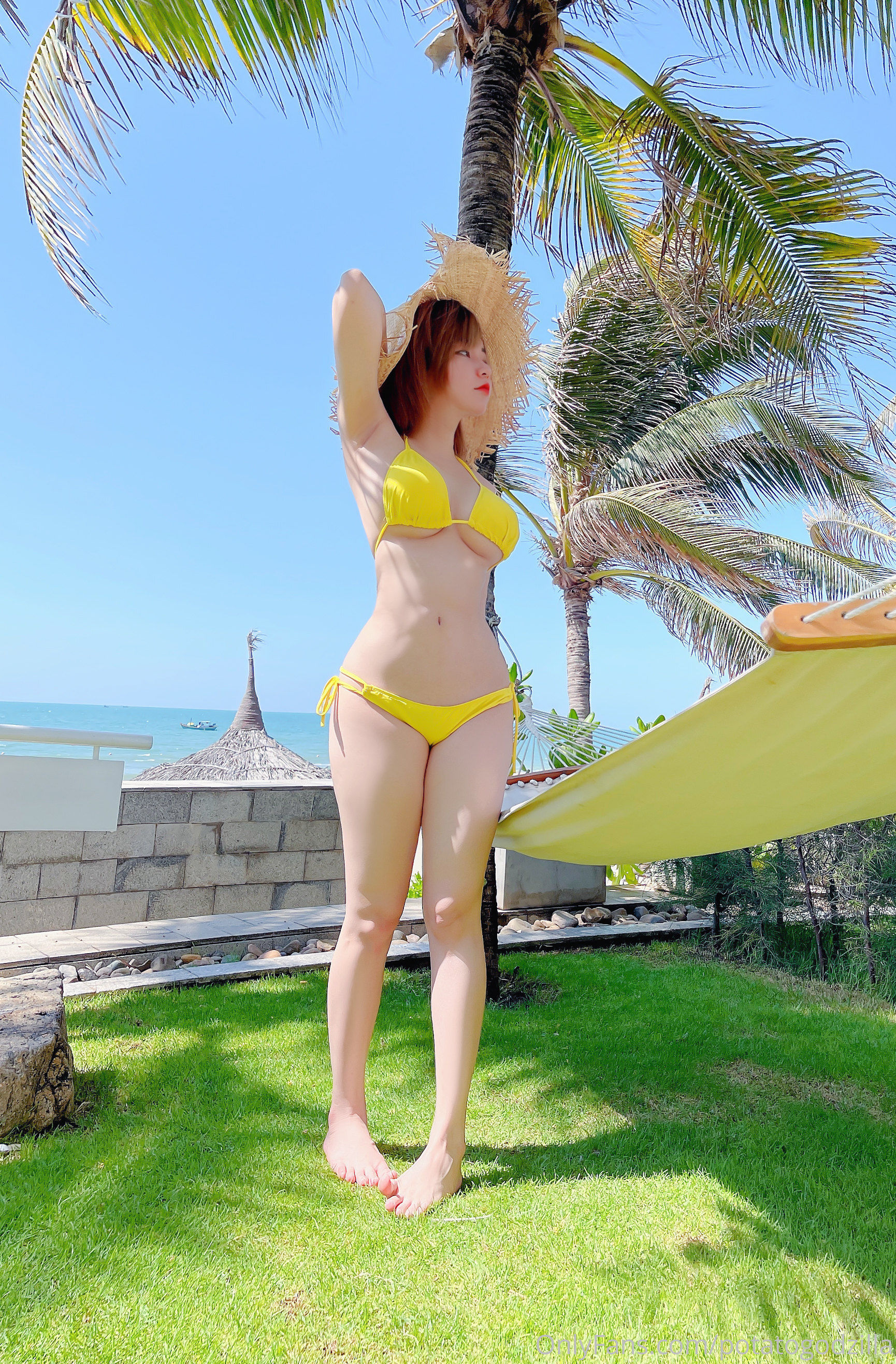 Coser小姐姐Potato Godzilla – Yellow Bikini [25P]