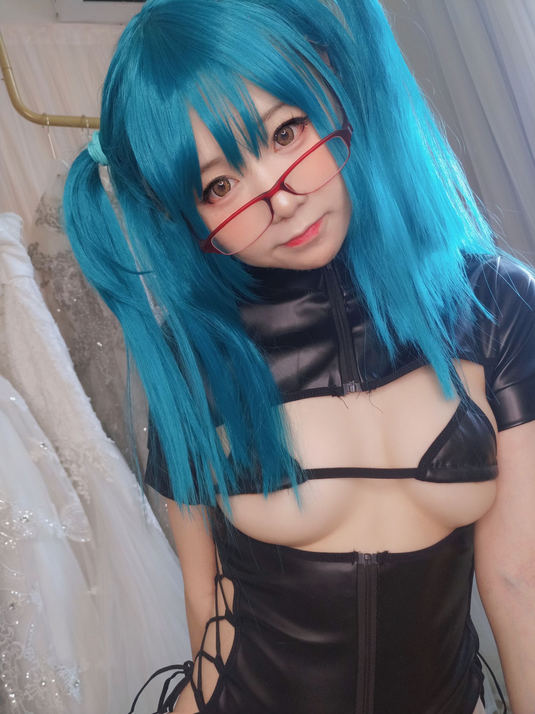 萌妹子Coser摇摇乐yoyo fantia 皮衣少女 [56P]