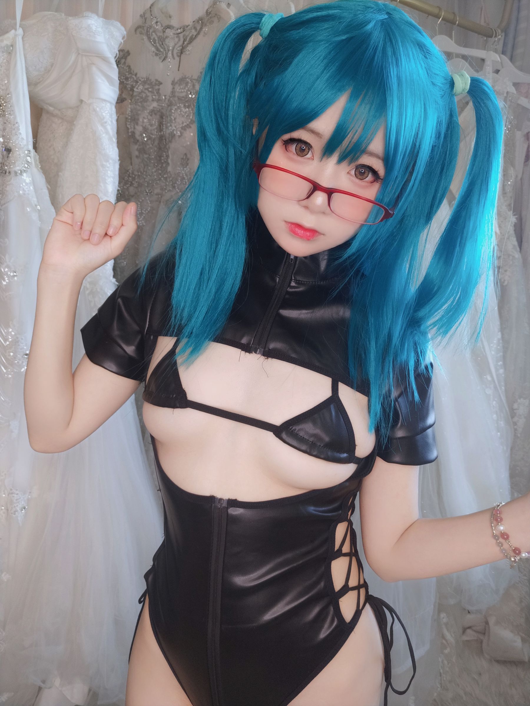 萌妹子Coser摇摇乐yoyo fantia 皮衣少女 [56P]